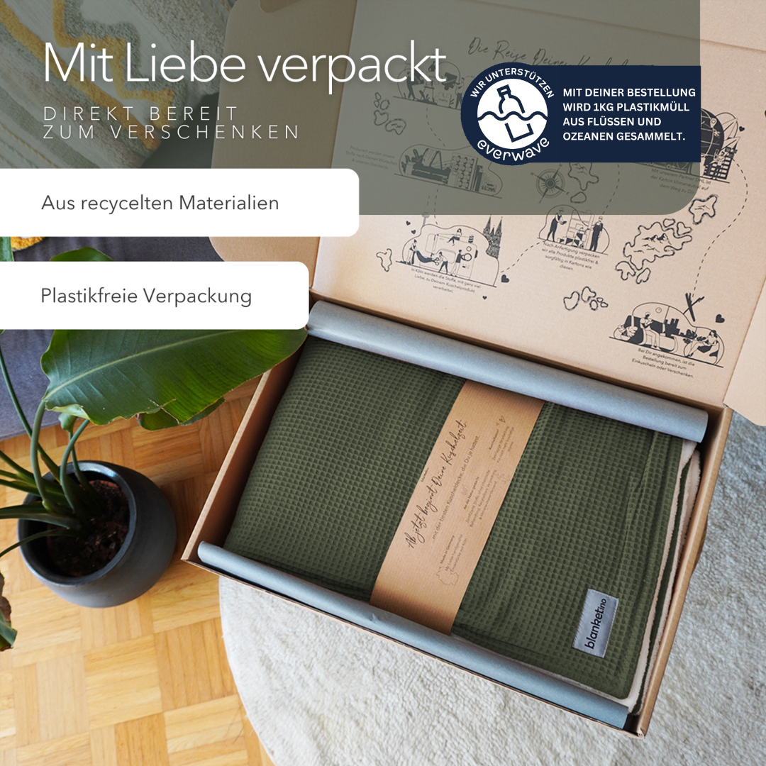 Kuscheldecke mit Ärmeln · Vollkommen · Waldgrün · Sandweiß