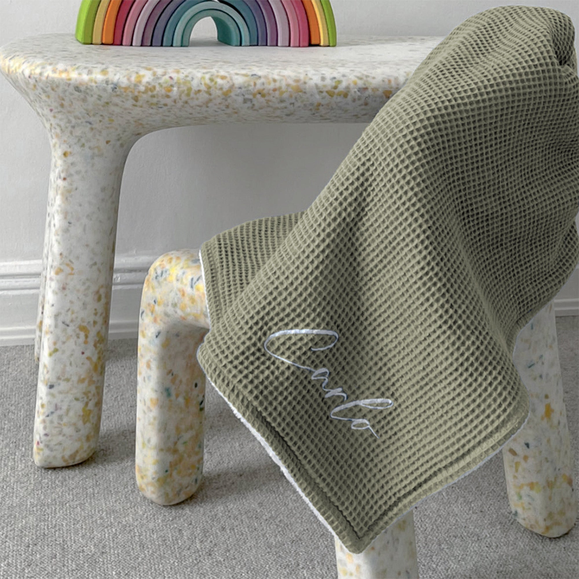 Babydecke mit Namen - 70 x 100 cm • Oliv