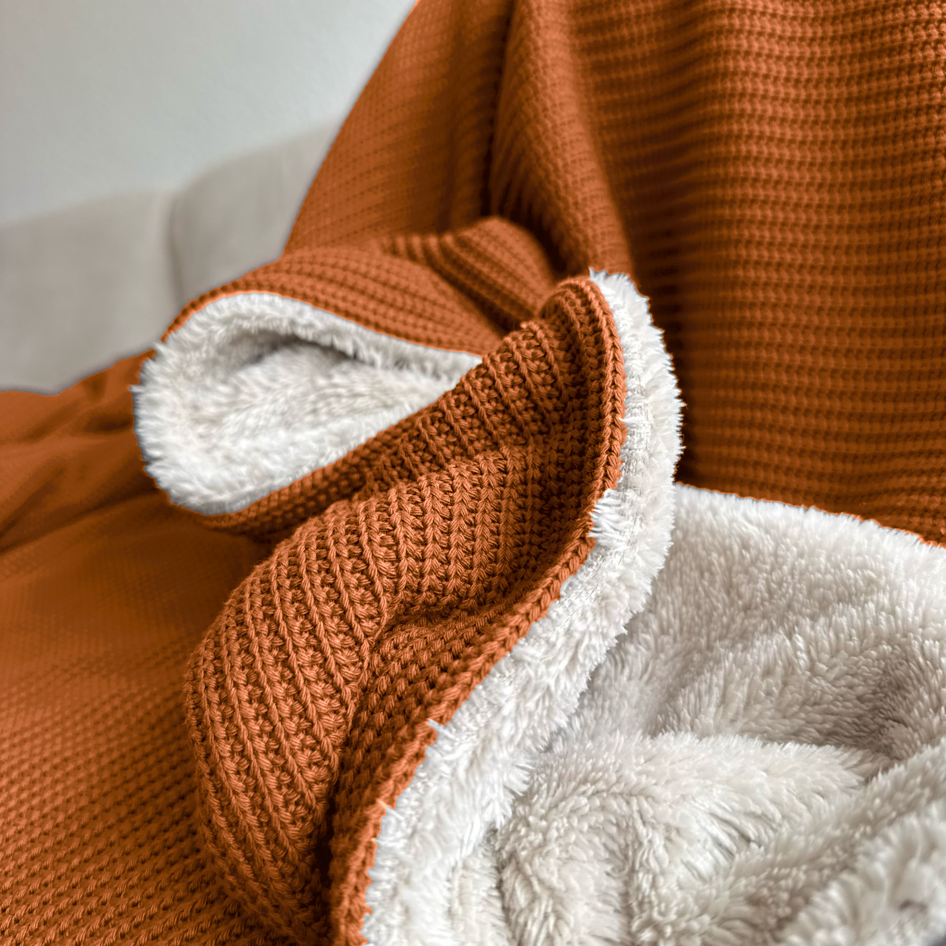 Kuscheldecke mit Baumwollstrick · Cognac·Beige