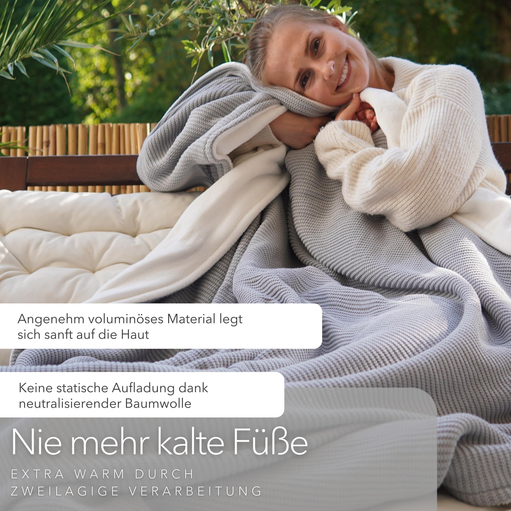 Kuscheldecke mit Baumwollstrick • Seidengrau