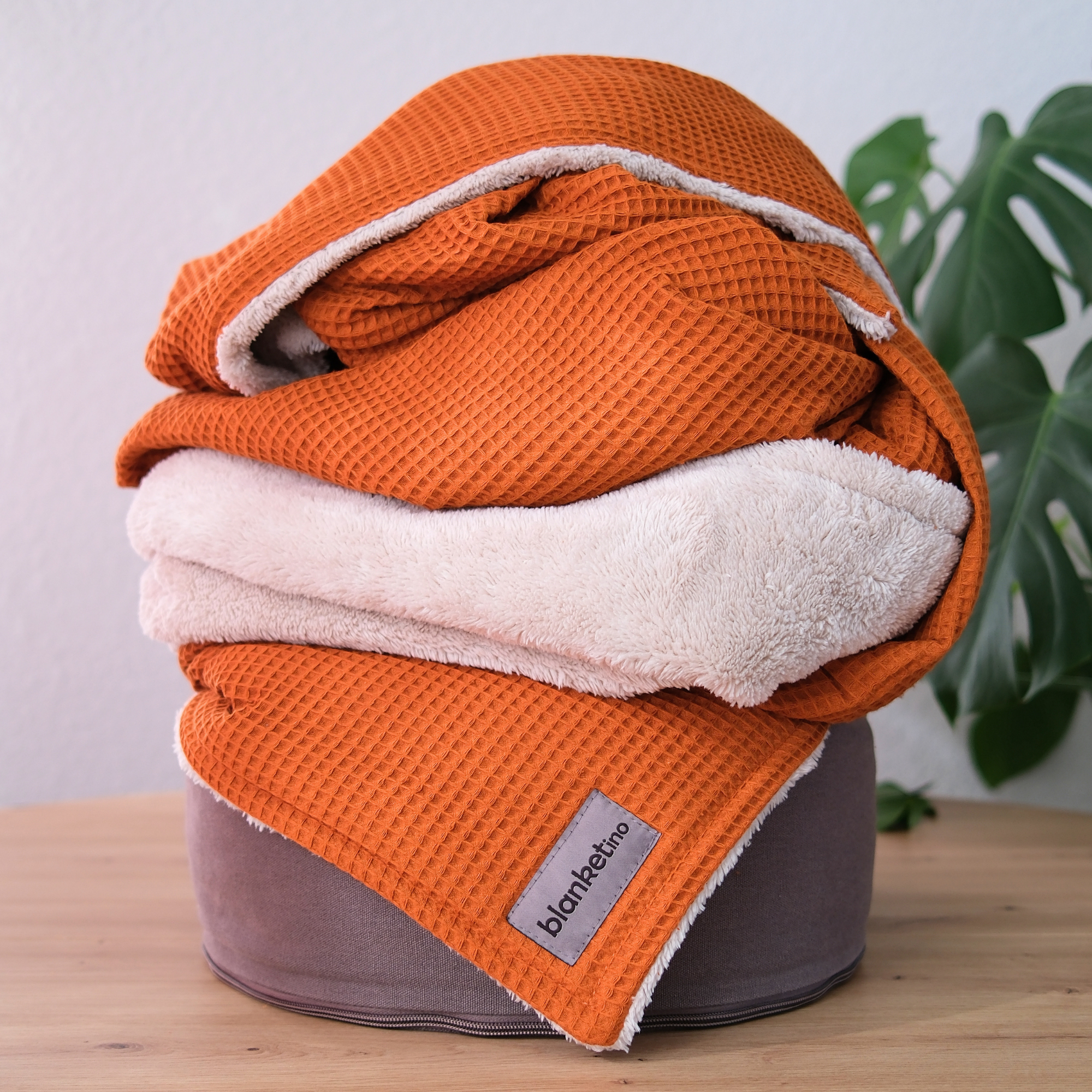 Kuscheldecke "Vollkommen" Cognac · Beige