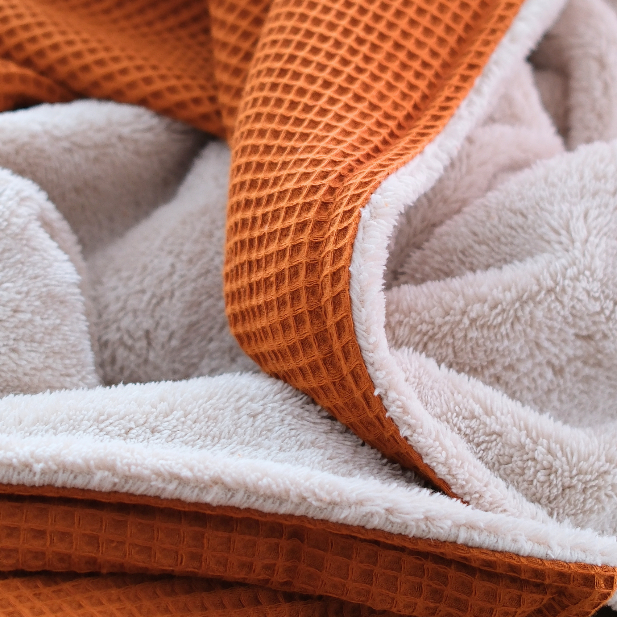 Kuscheldecke "Vollkommen" Cognac · Beige