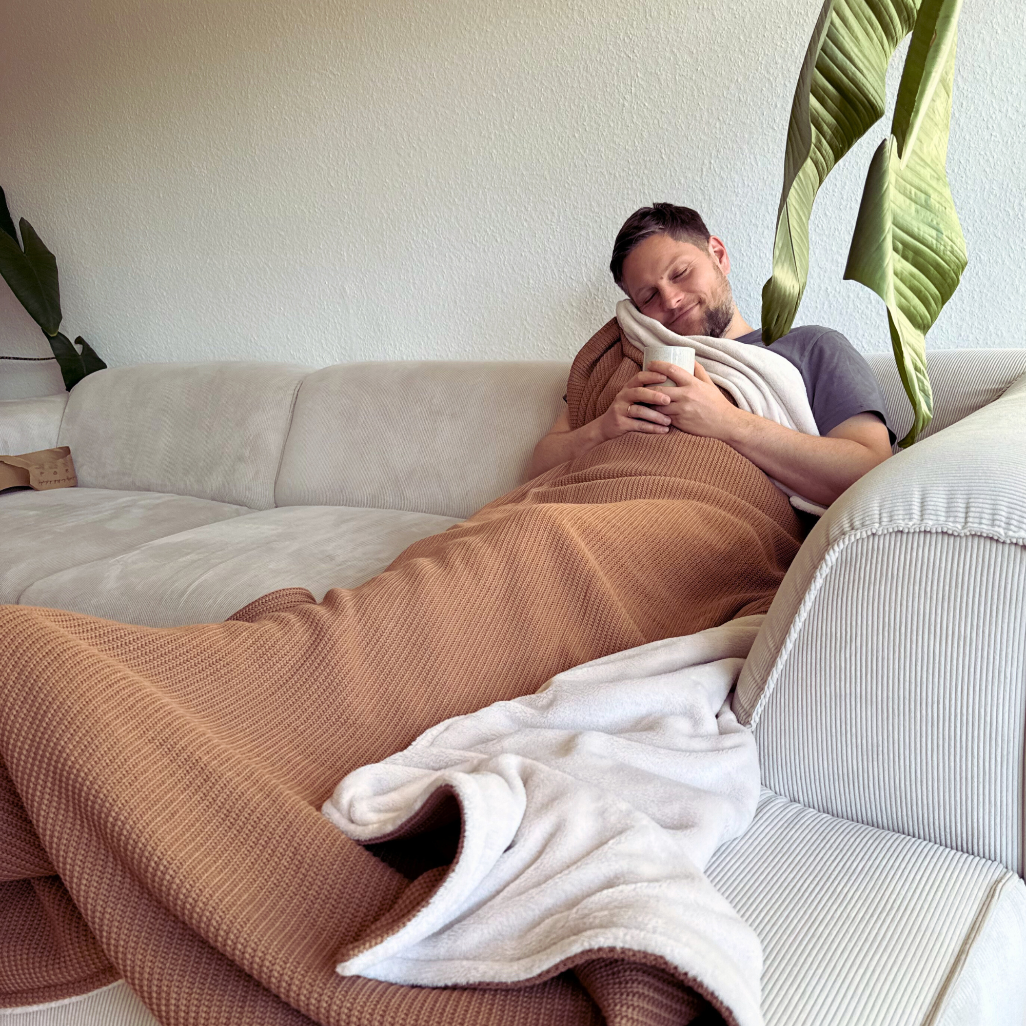 Kuscheldecke mit Baumwollstrick · Terracotta · Beige