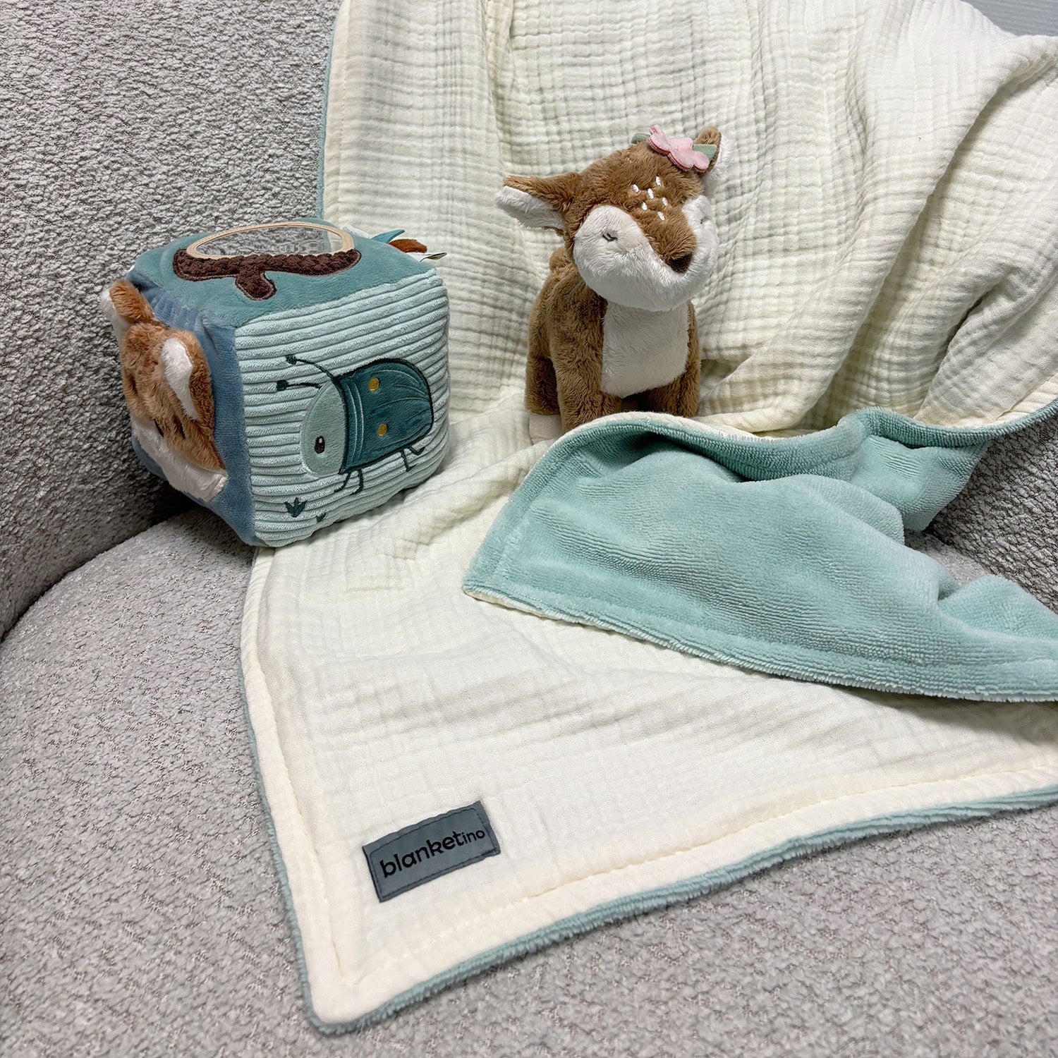 Musselin Babydecke mit Namen - 70 x 100 cm • Vanille-Grün