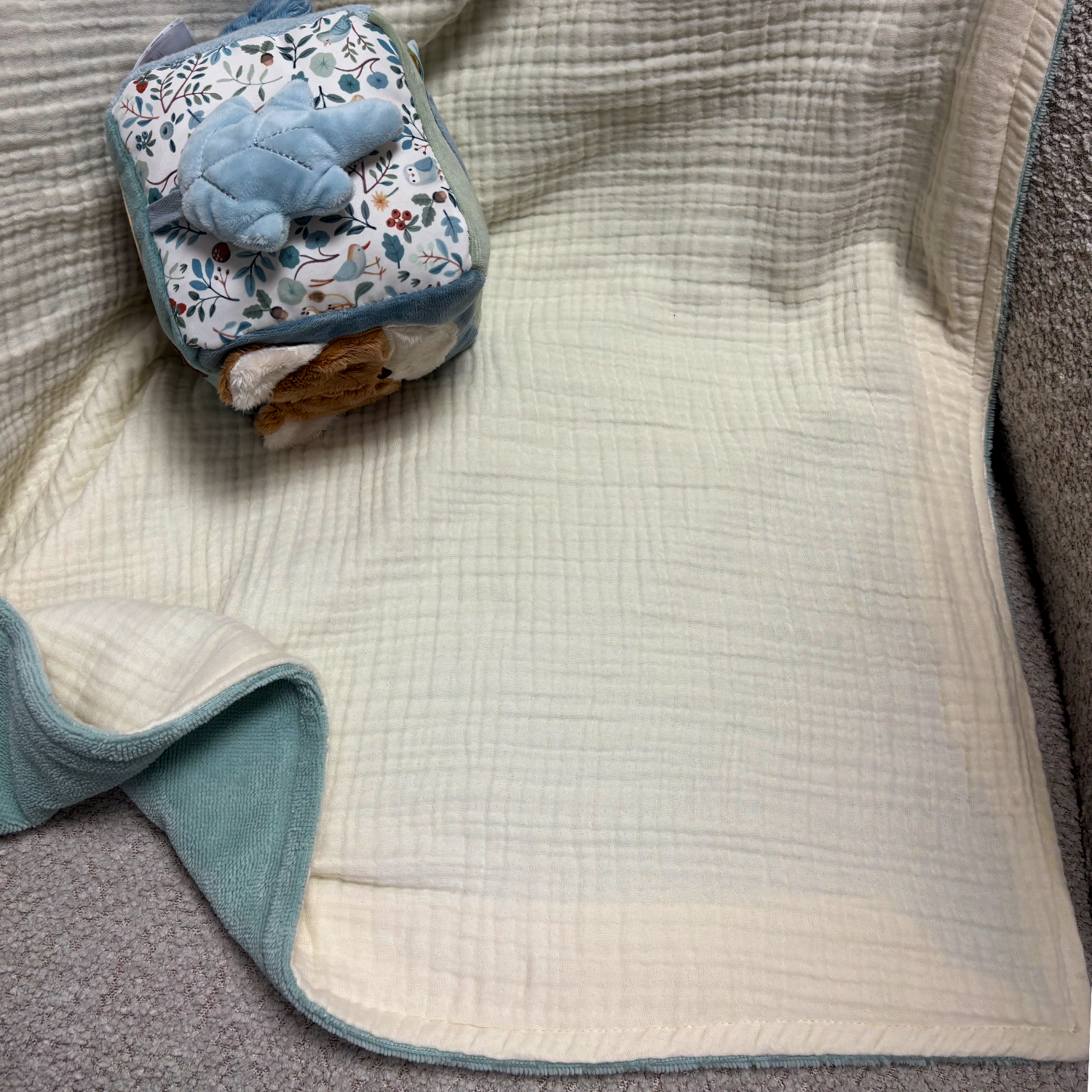 Musselin Babydecke mit Namen - 70 x 100 cm • Vanille-Grün