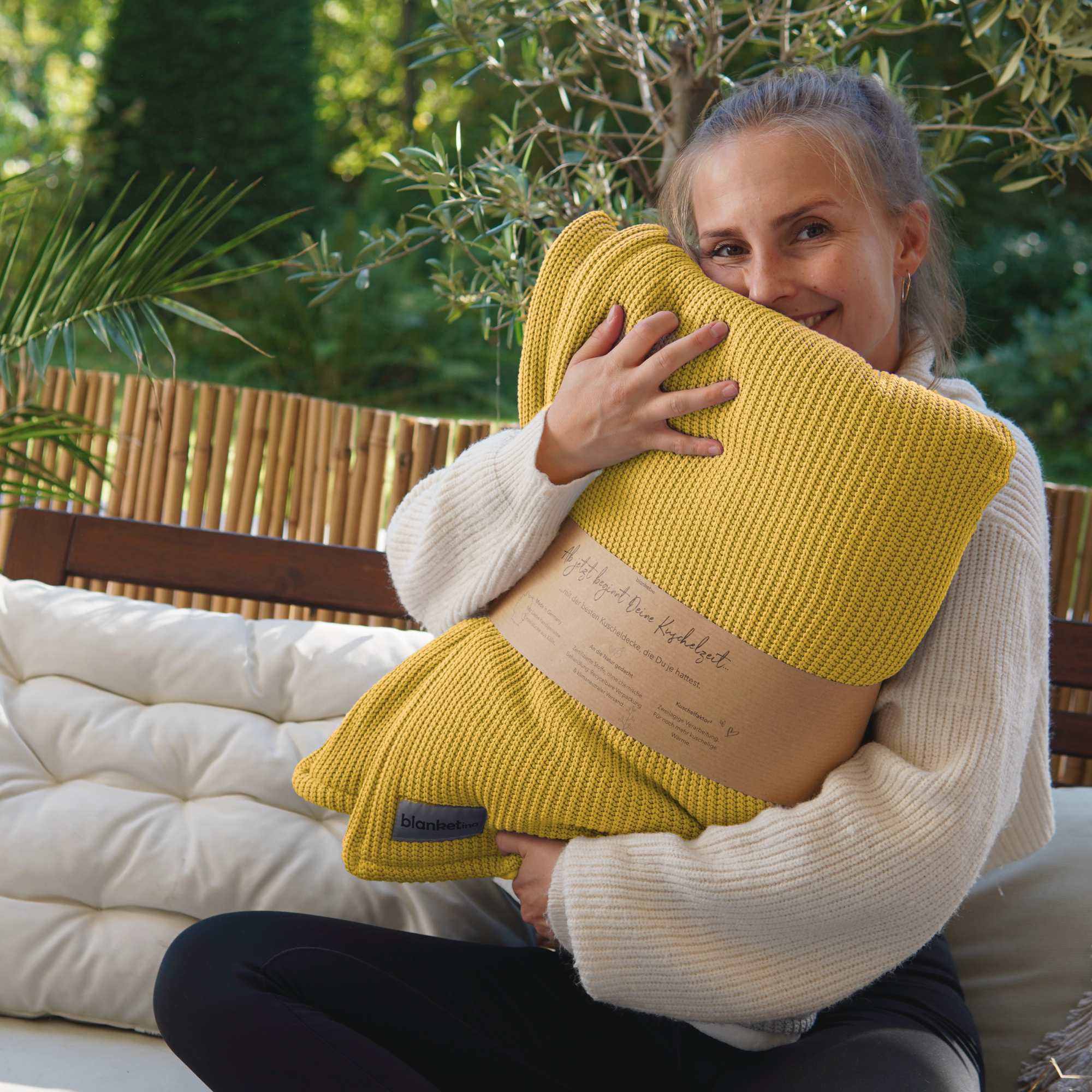 Kuscheldecke mit Baumwollstrick • Senfgelb