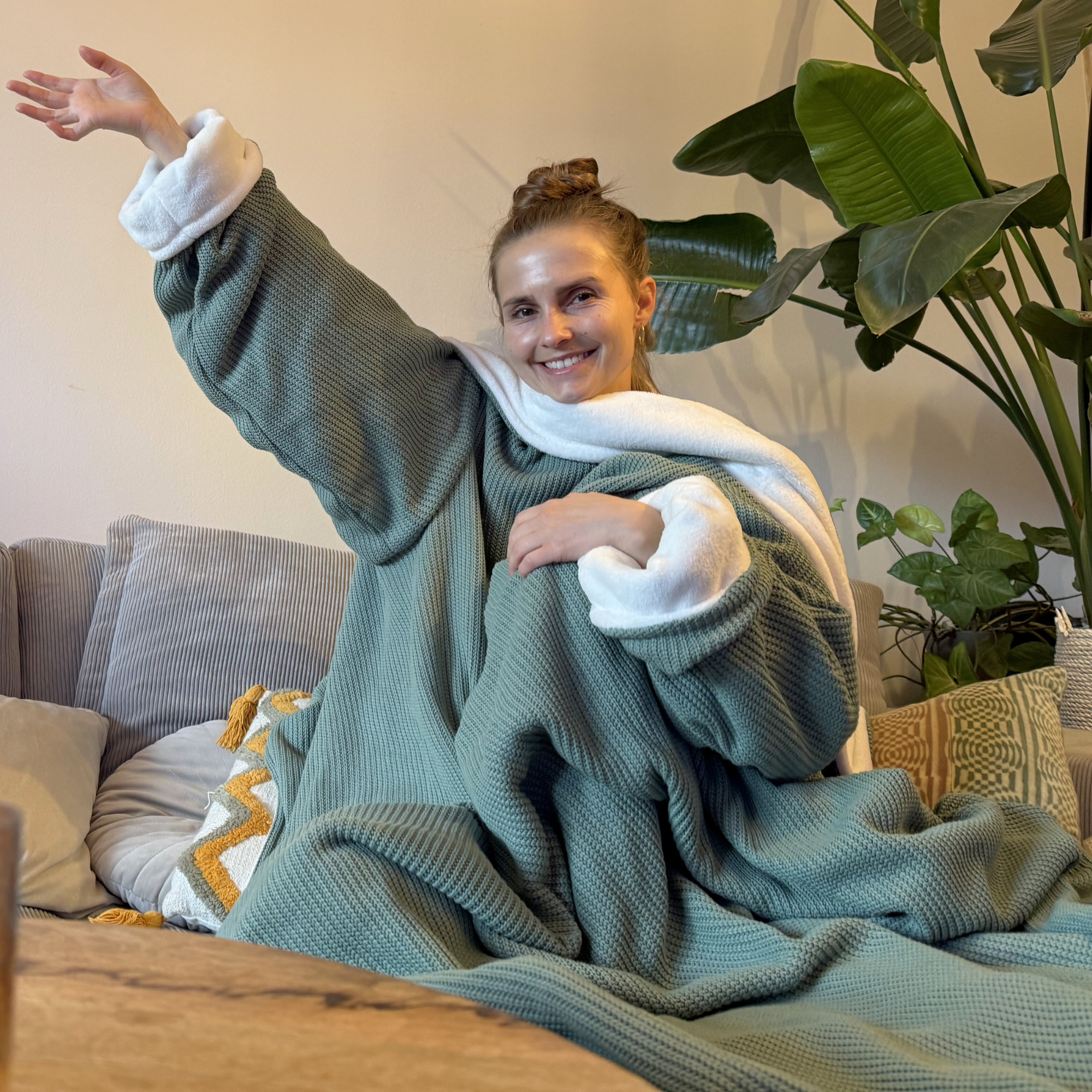 Kuscheldecke mit Ärmeln · Baumwollstrick · Seegrün