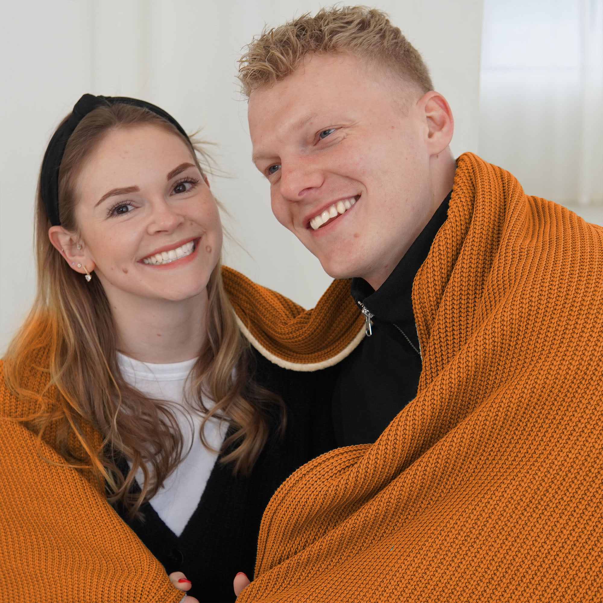 Kuscheldecke mit Baumwollstrick · Cognac·Beige