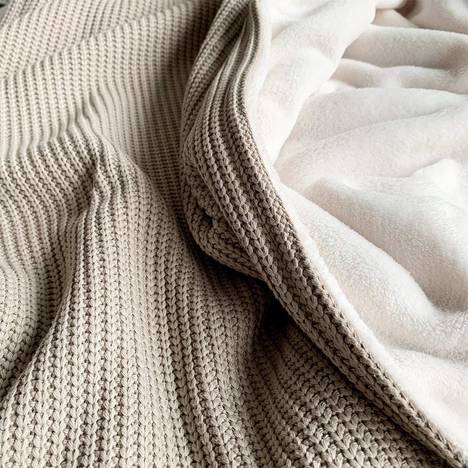 Kuscheldecke mit Baumwollstrick • Champagner