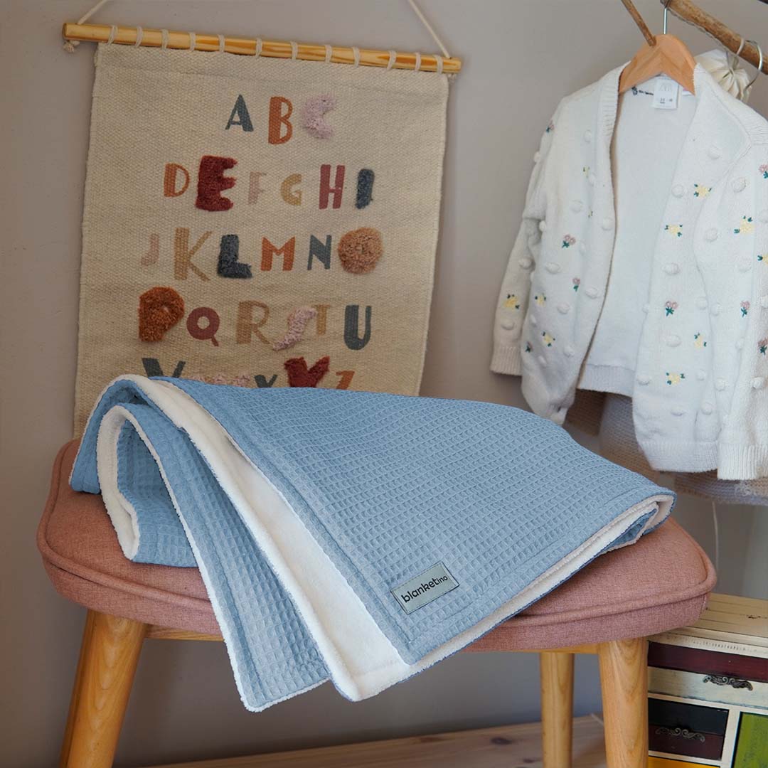 Babydecke mit Namen - 70 x 100 cm • Woklenblau
