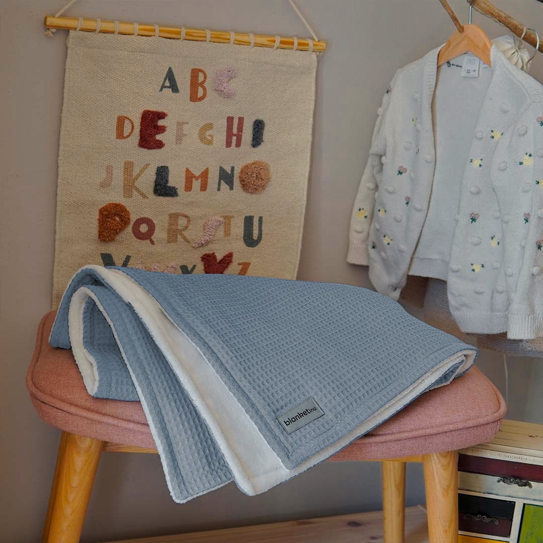 Babydecke mit Namen - 70 x 100 cm • Woklenblau