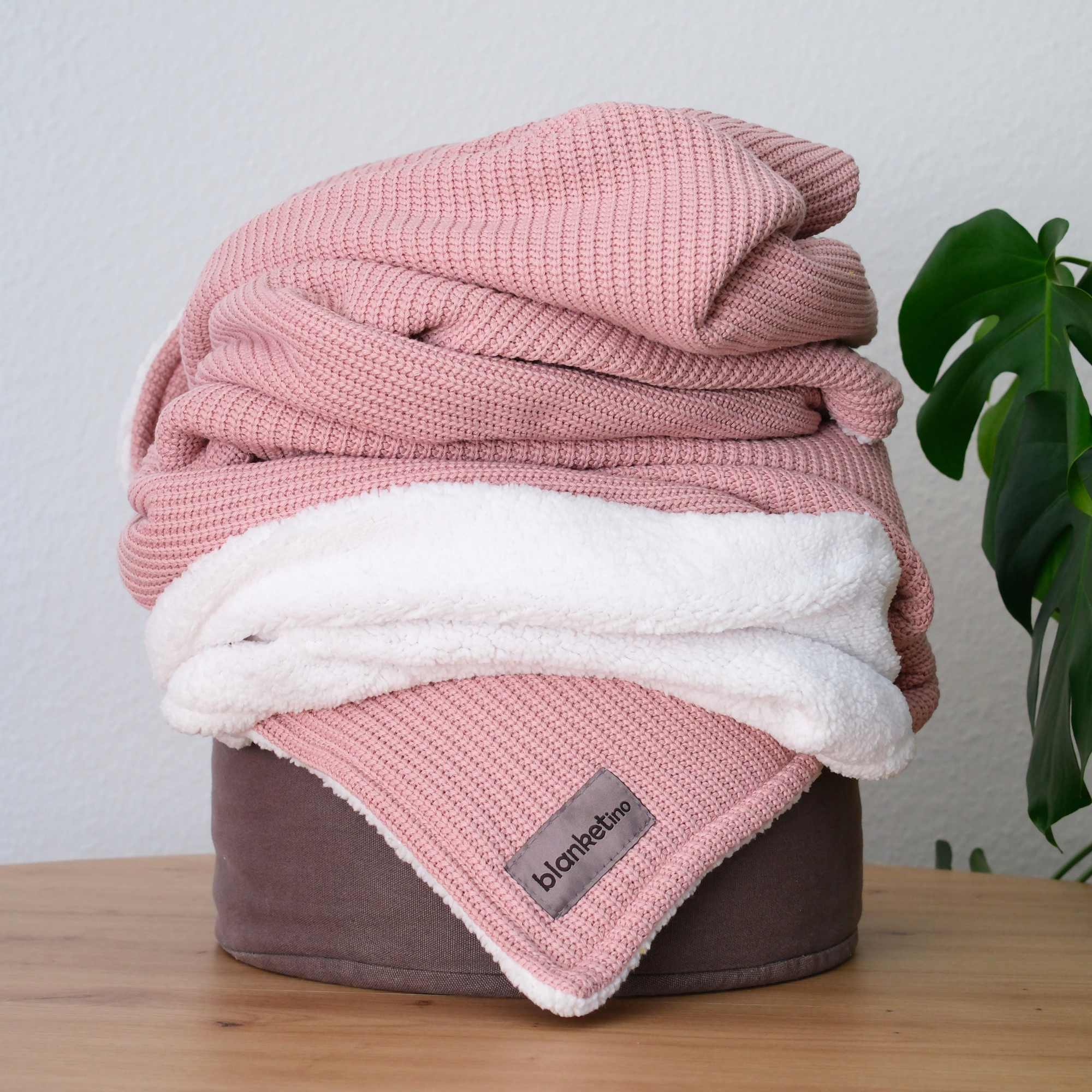 Kuscheldecke mit Baumwollstrick · Special-Edition mit Teddyfleece · Vintage Rosa