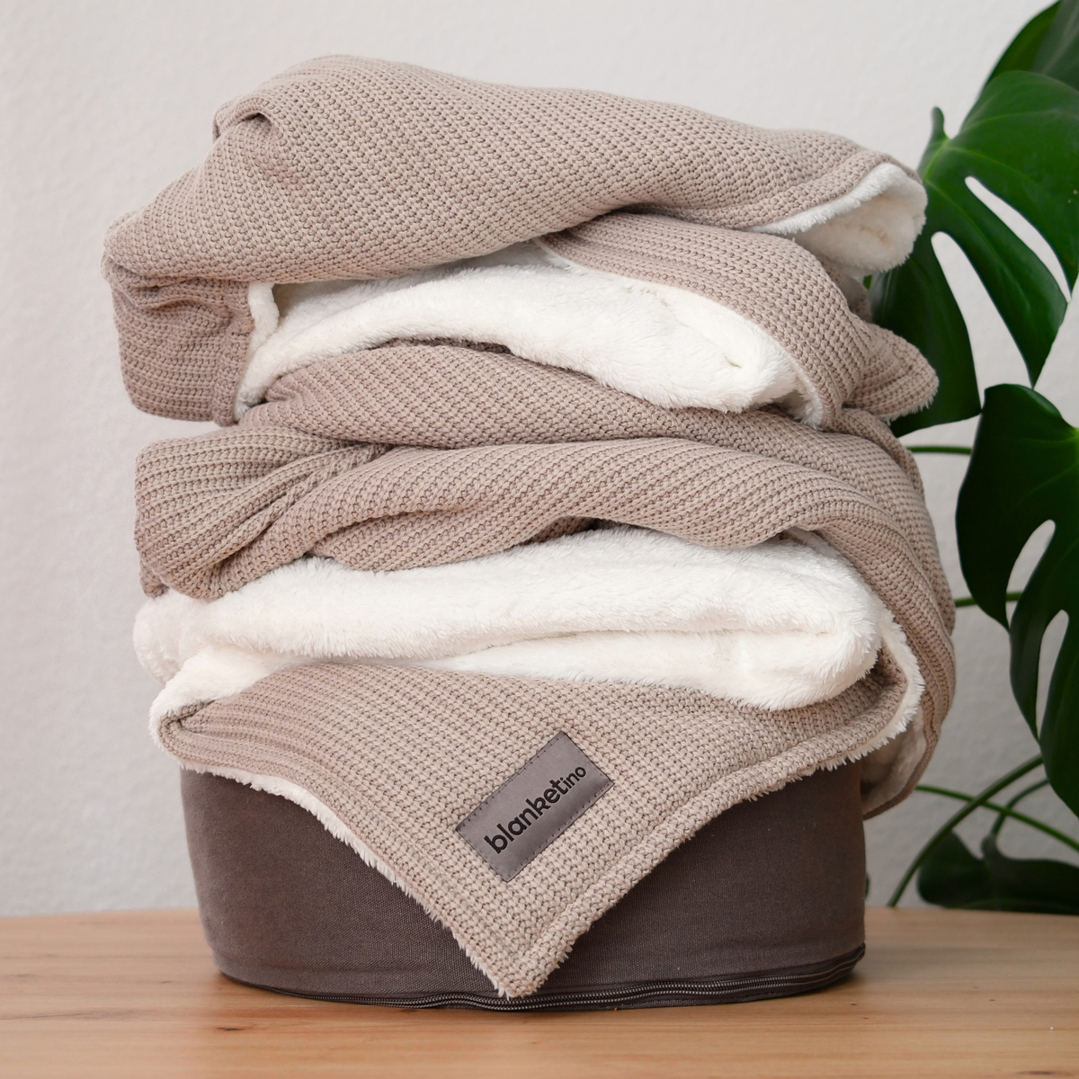 Kuscheldecke mit Baumwollstrick · Champagner
