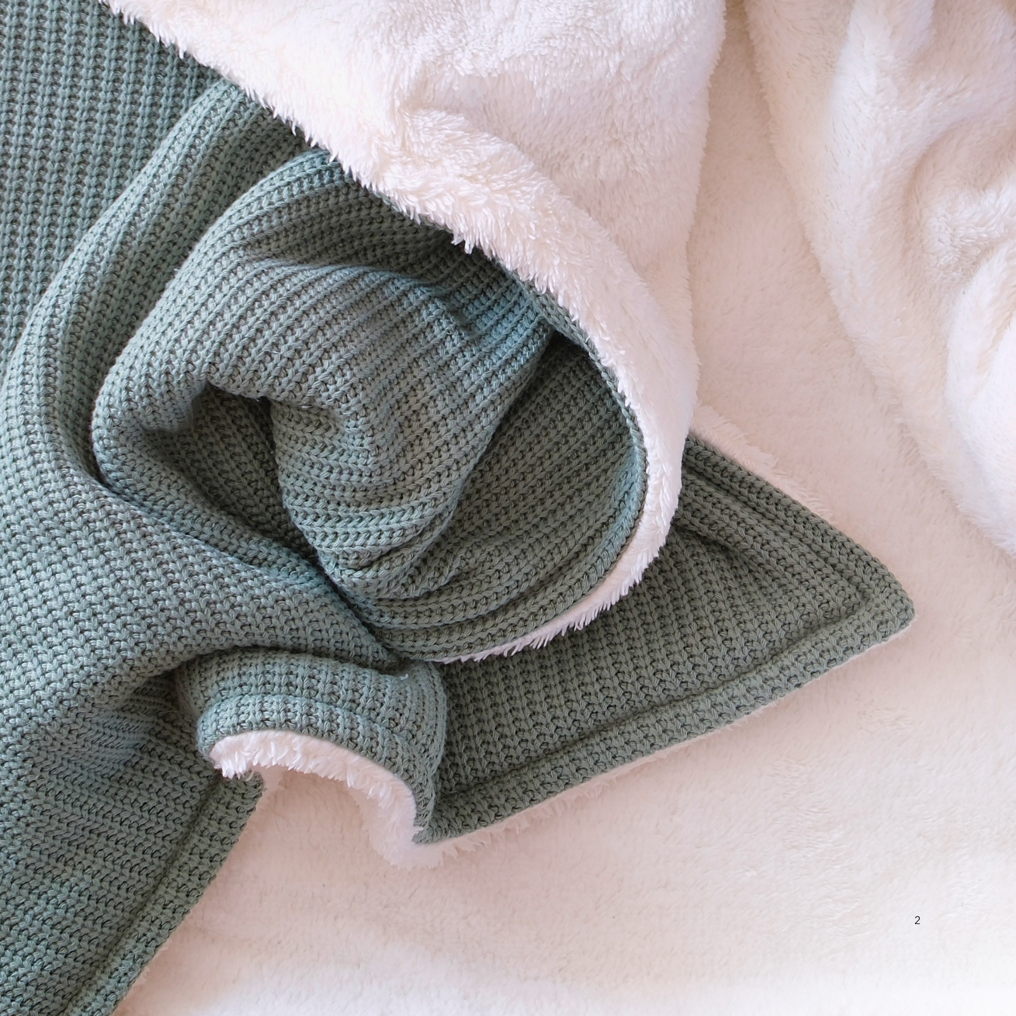 Kuscheldecke mit Baumwollstrick · Seegrün