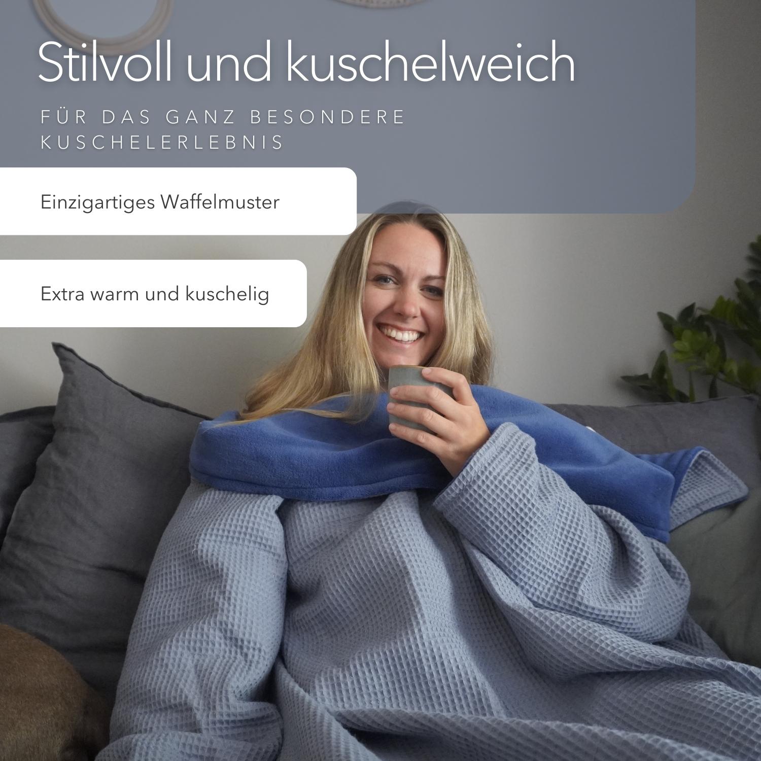 Kuscheldecke mit Ärmeln · Vollkommen · Wolkenblau · Meeresblau