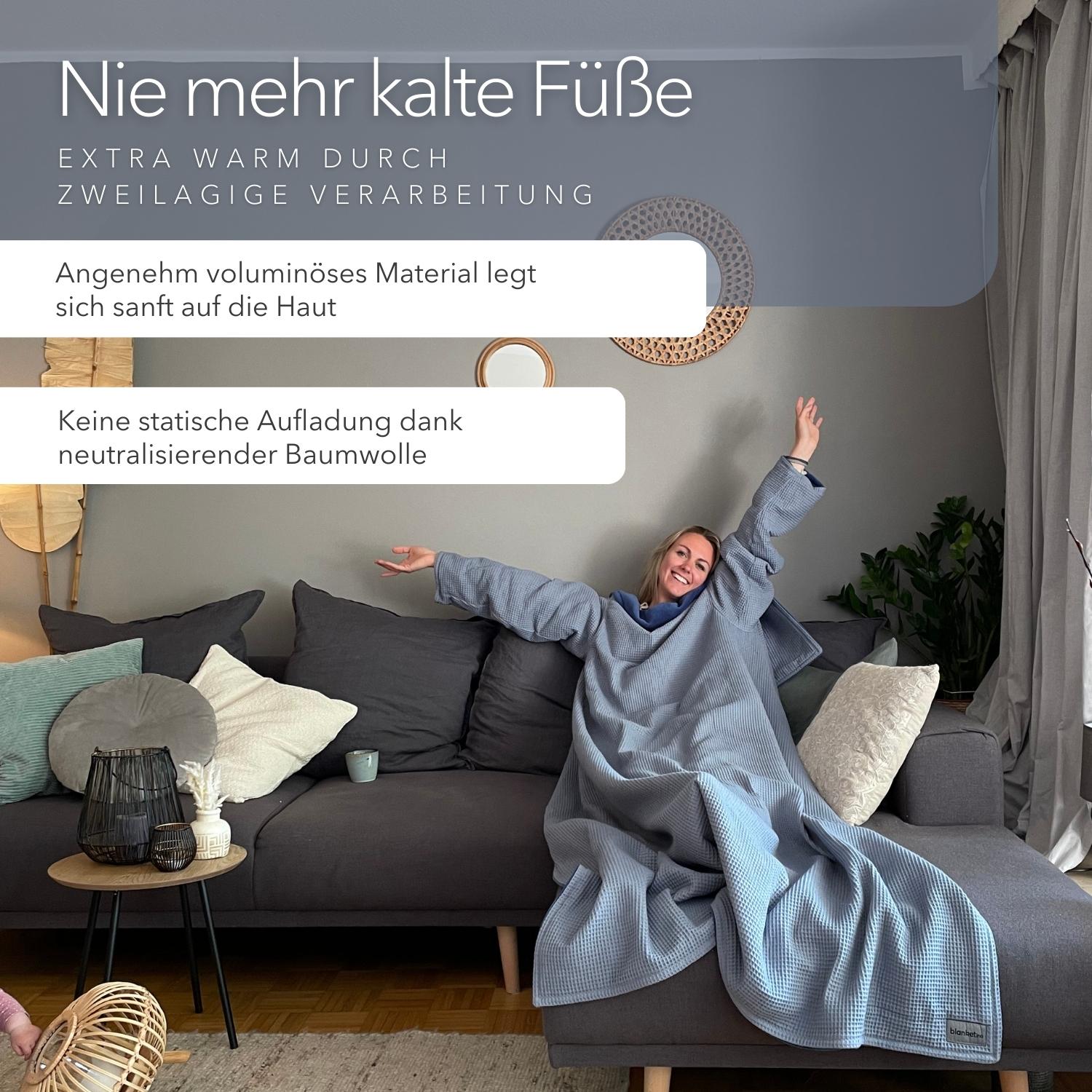 Kuscheldecke mit Ärmeln · Vollkommen · Wolkenblau · Meeresblau