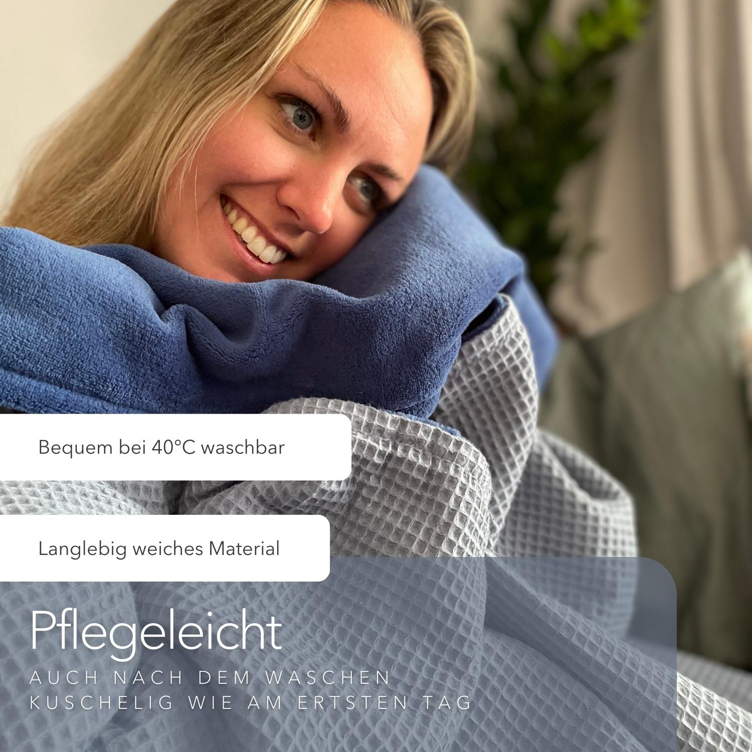Kuscheldecke mit Ärmeln · Vollkommen · Wolkenblau · Meeresblau