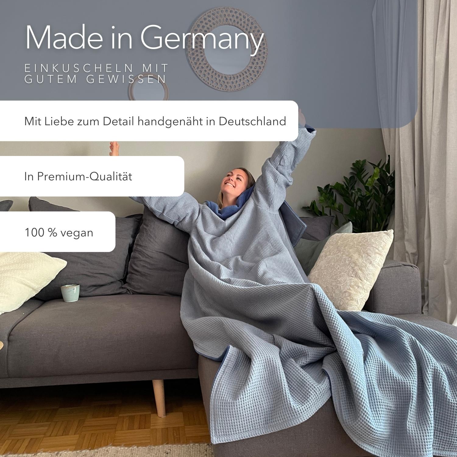 Kuscheldecke mit Ärmeln · Vollkommen · Wolkenblau · Meeresblau