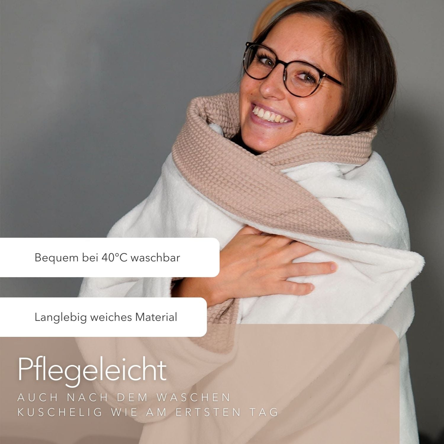 Kuscheldecke mit Ärmeln · Vollkommen · Latte Macchiato · Sandweiß
