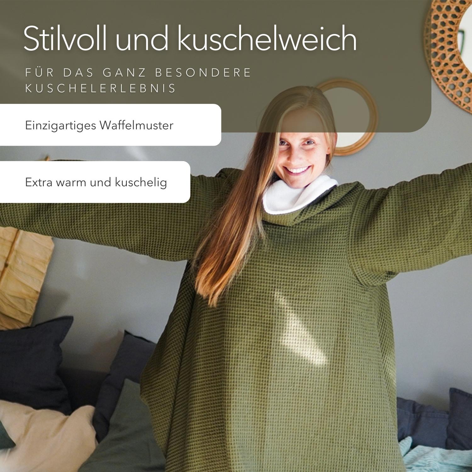 Kuscheldecke mit Ärmeln · Vollkommen · Waldgrün · Sandweiß