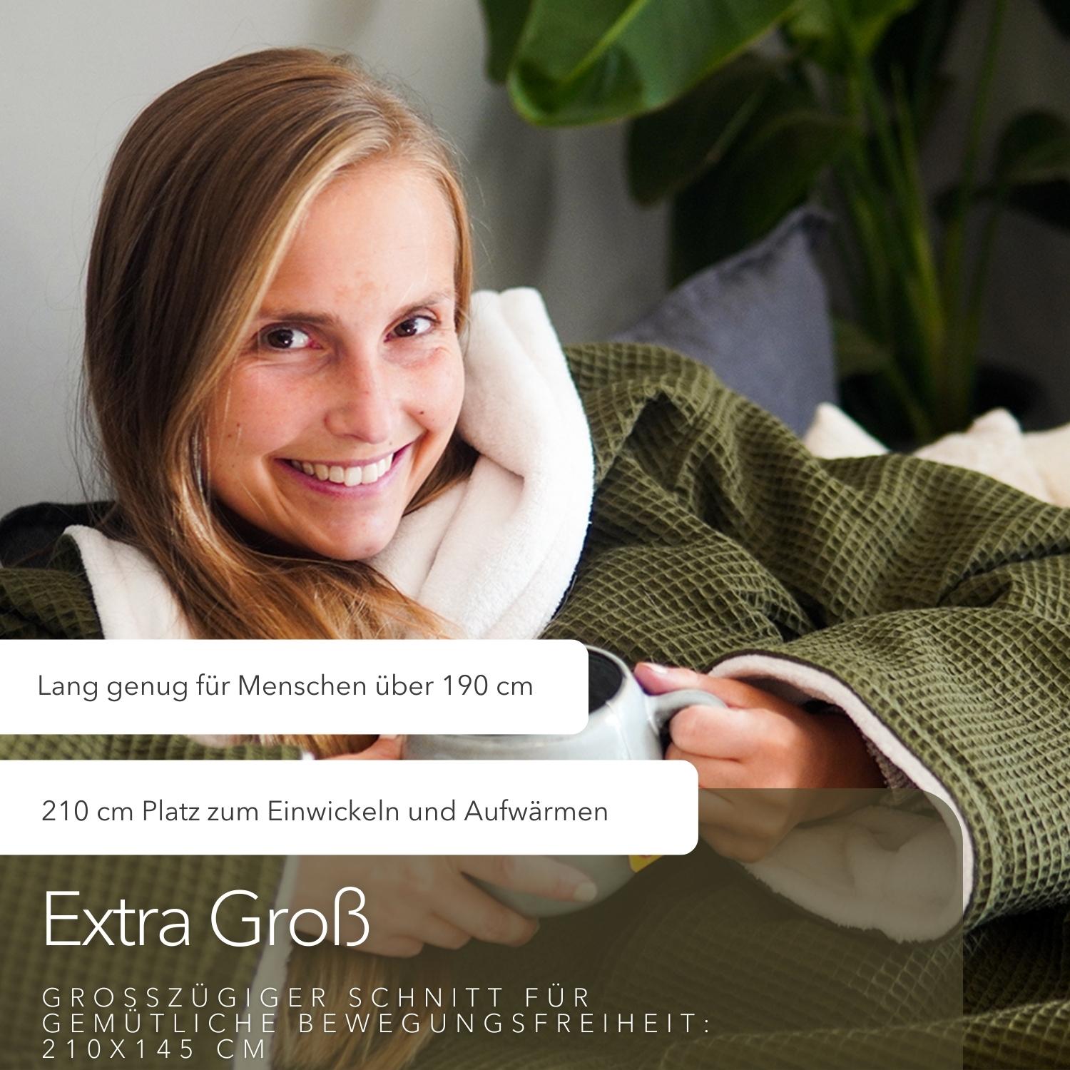 Kuscheldecke mit Ärmeln · Vollkommen · Waldgrün · Sandweiß