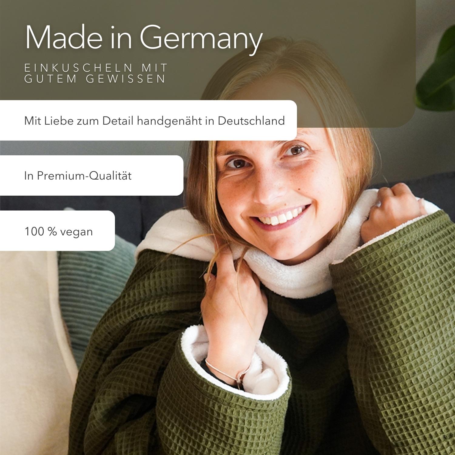Kuscheldecke mit Ärmeln · Vollkommen · Waldgrün · Sandweiß