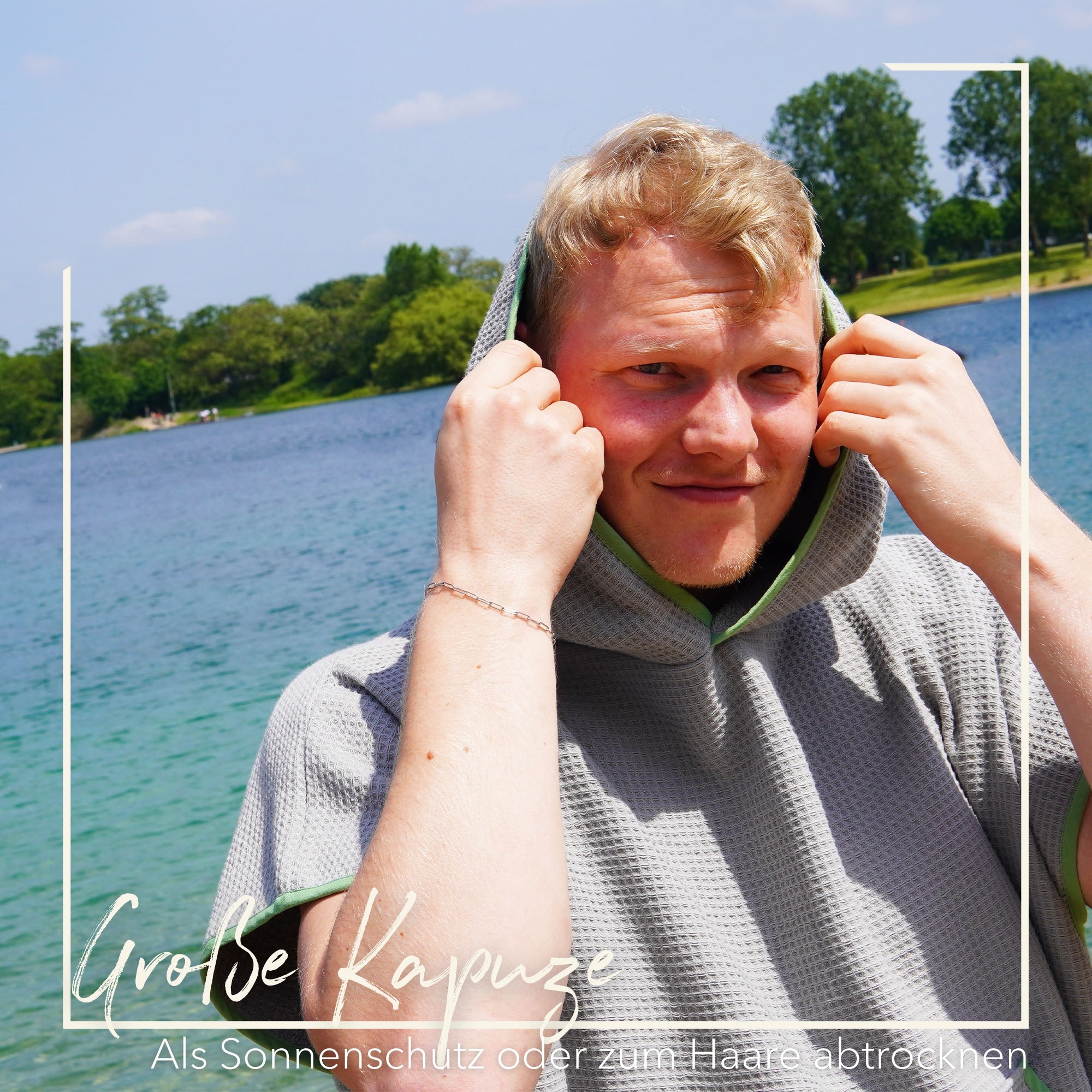 Poncho für Strand und Sauna • Steingrau • mit grünem Akzent