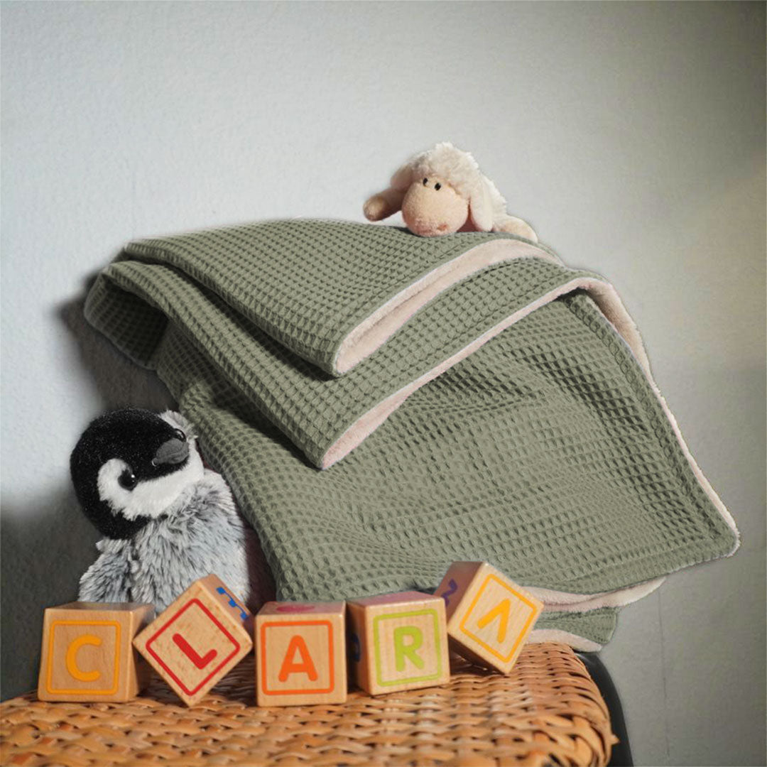 Babydecke mit Namen - 70 x 100 cm • Oliv
