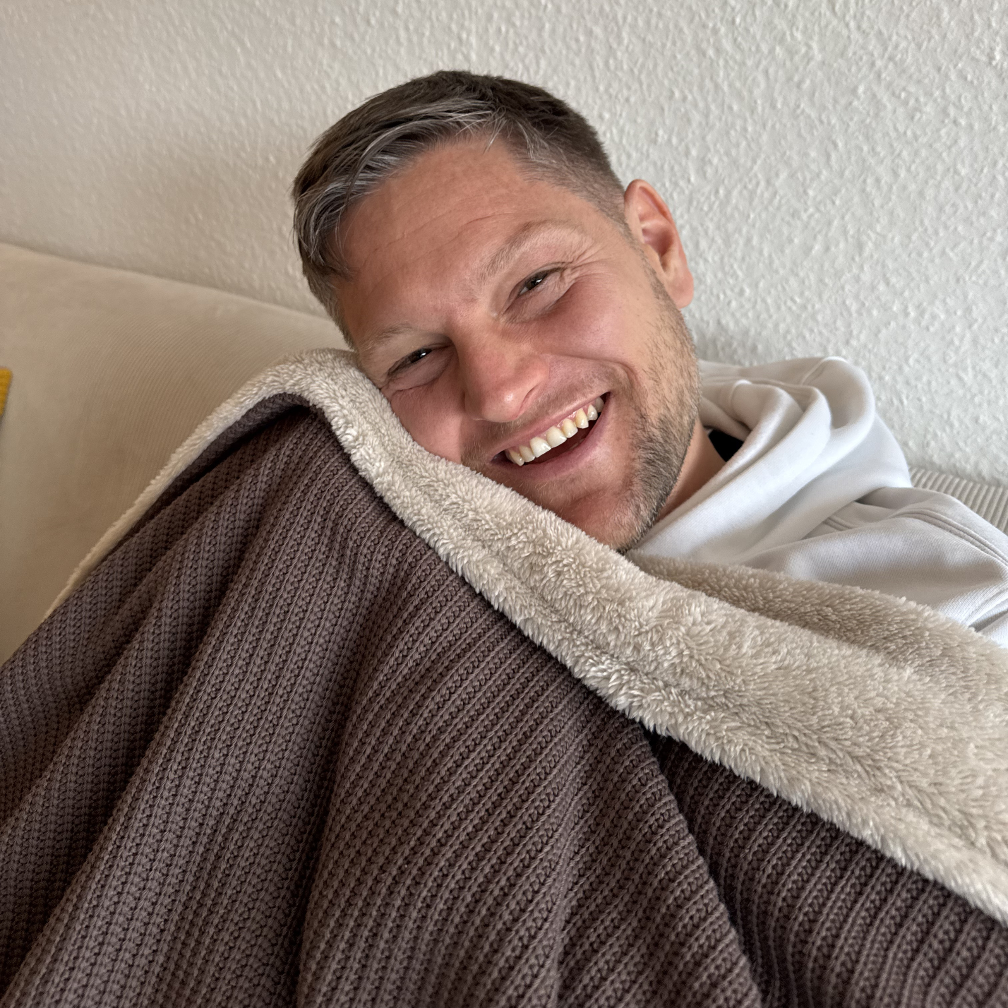 Kuscheldecke mit Baumwollstrick · Kakao