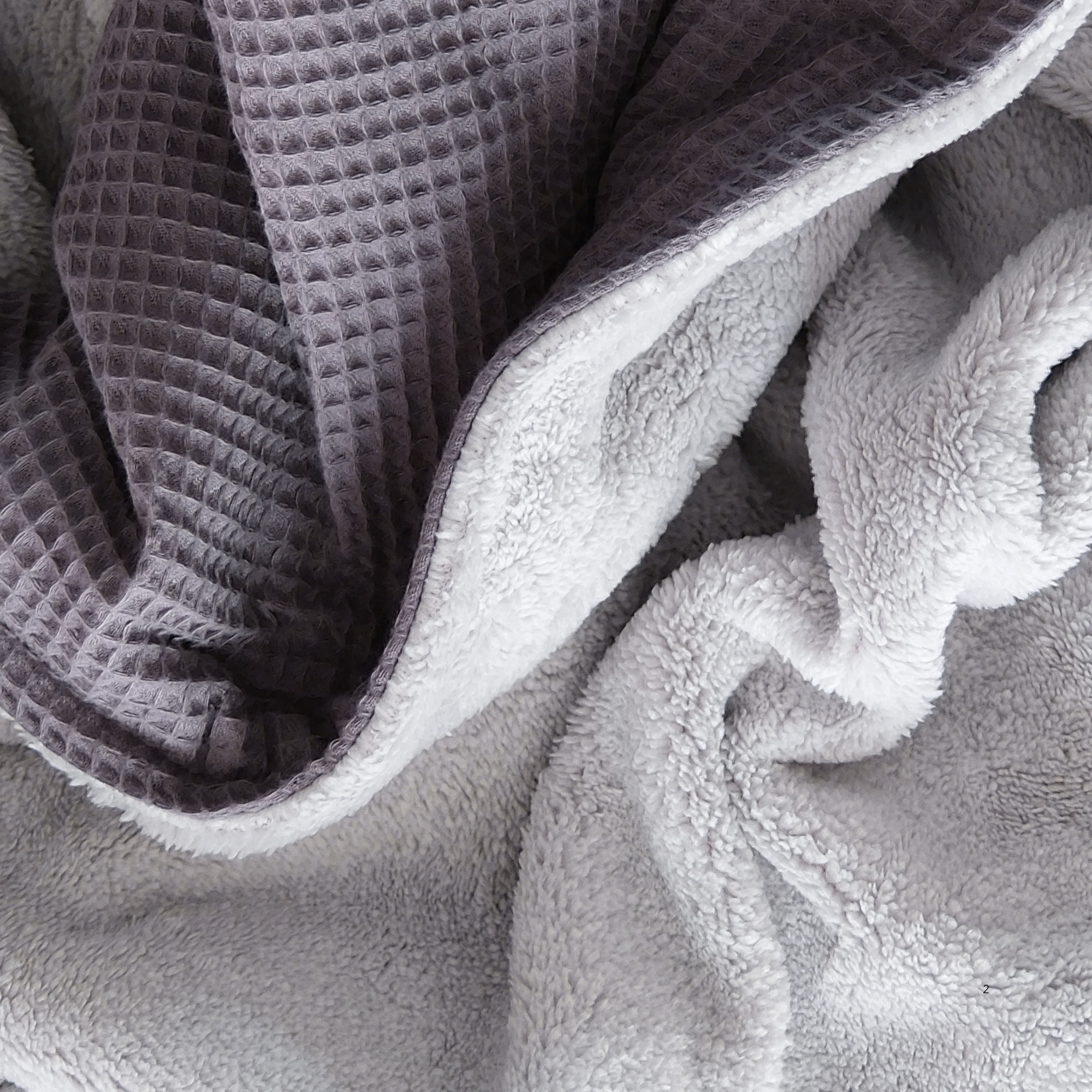 Kuscheldecke "Vollkommen" Grau · Gletschergrau