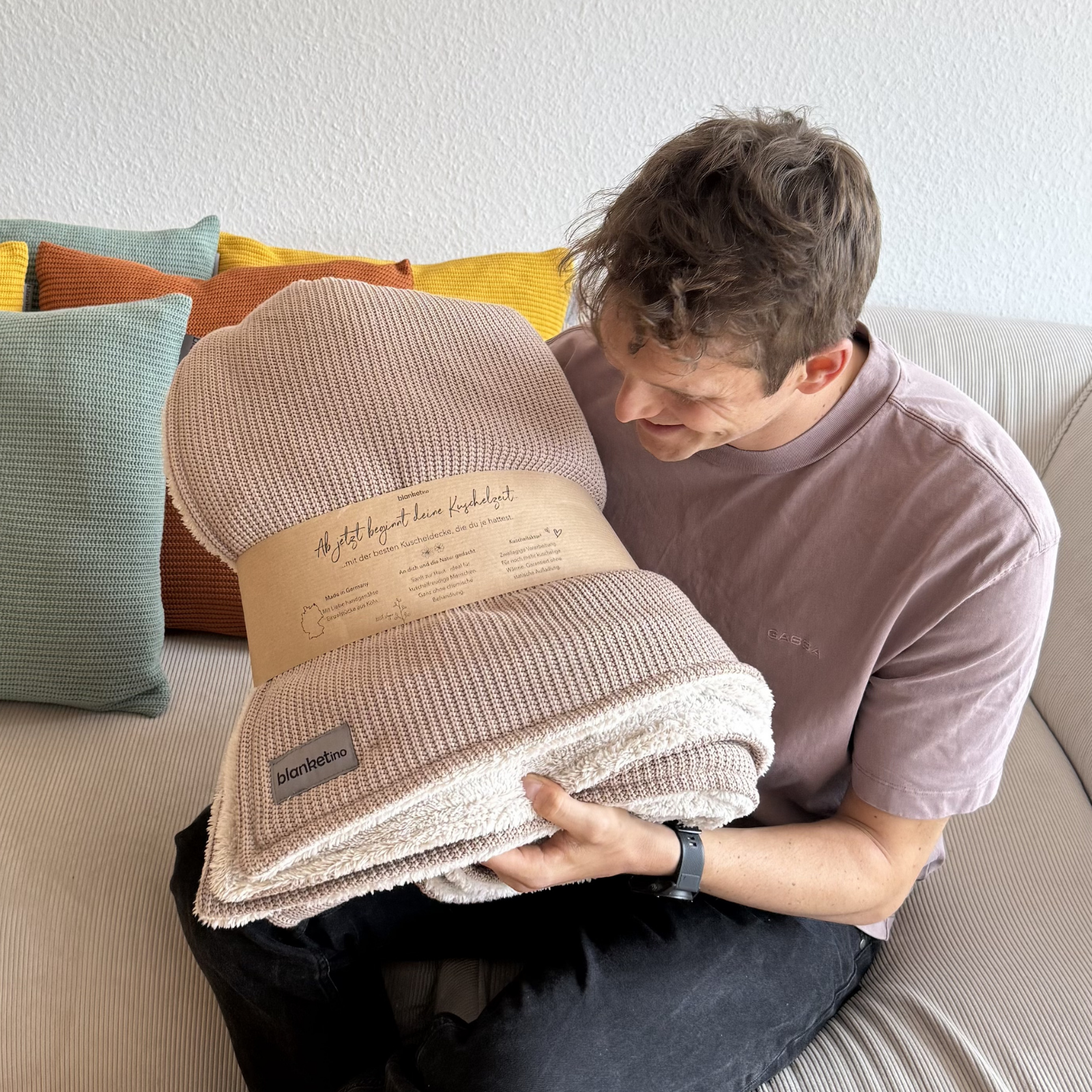 Kuscheldecke mit Baumwollstrick · Mandel-Beige