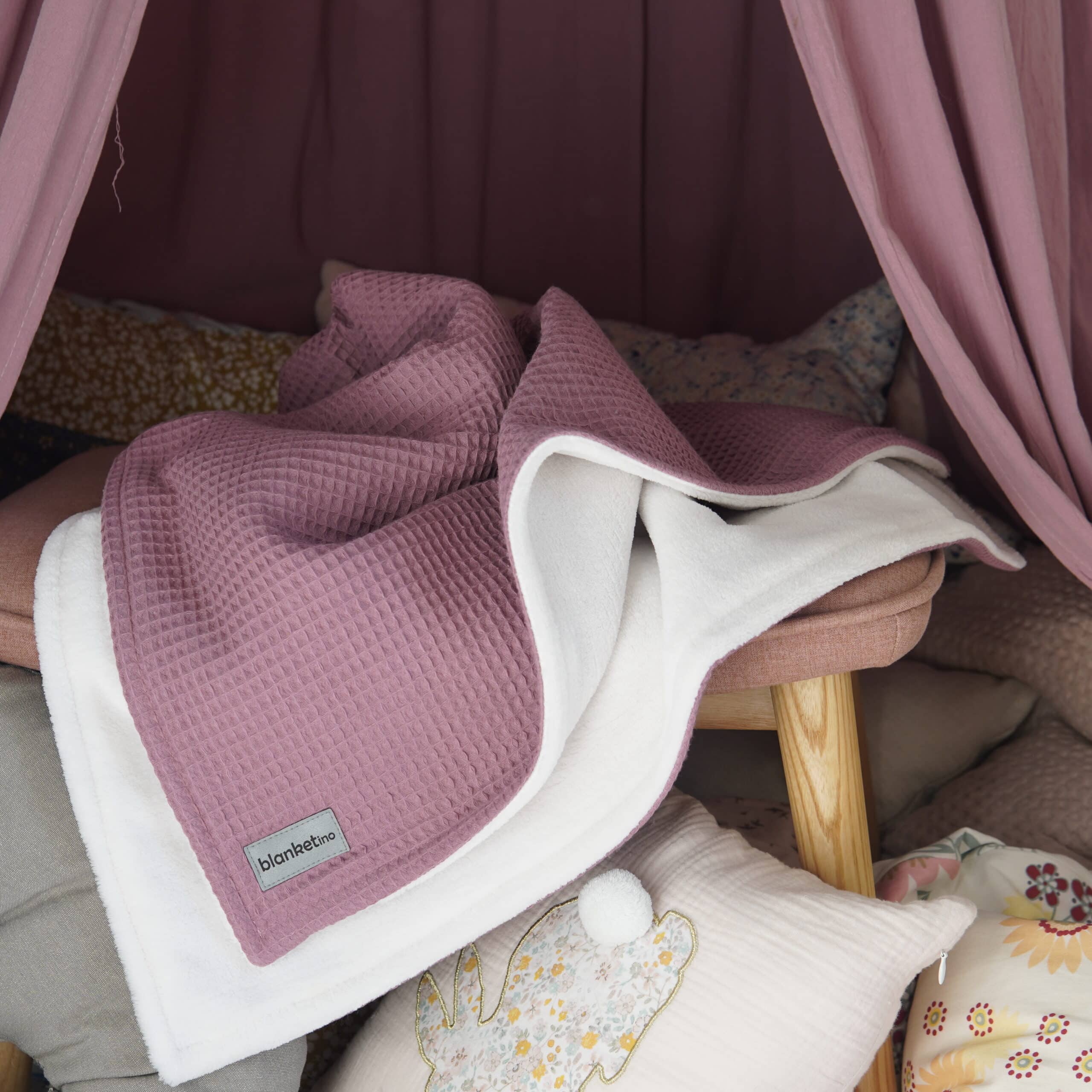 Babydecke mit Namen "Vollkommen" 70 x 100 cm • Altrosa • Sandweiß