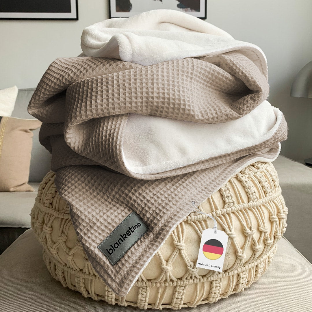 Kuscheldecke • Vollkommen • 210 x 145 cm • "Classic" • Latte Macchiato • Sandweiß