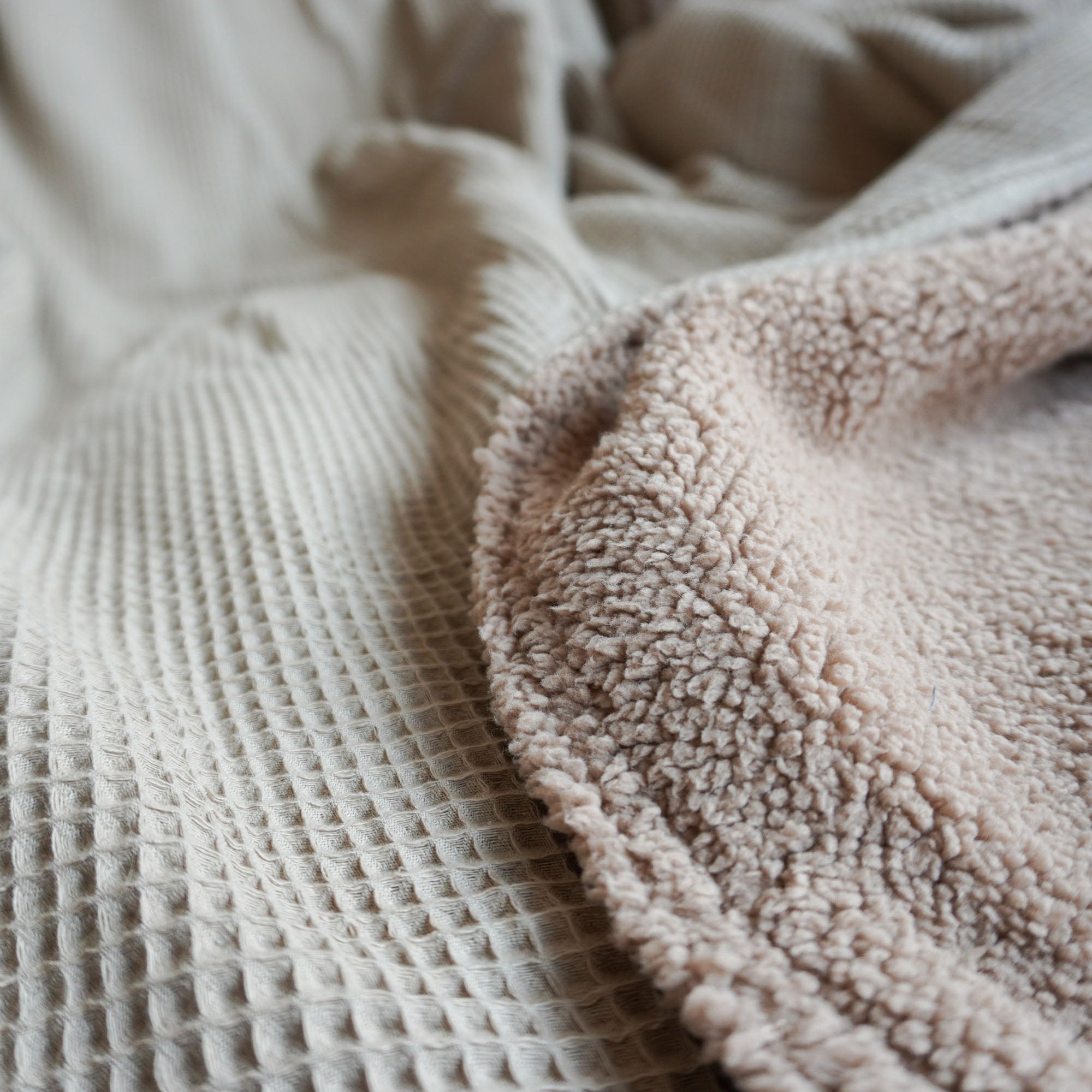 Kuscheldecke mit Teddy-Fleece • Latte Macchiato • Beige • 145 x 210 cm