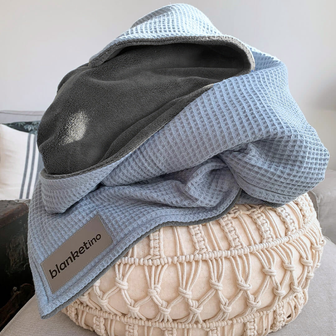 Kuscheldecke • Vollkommen • 210 x 145 cm • "Classic" • Wolkenblau • Stahlgrau