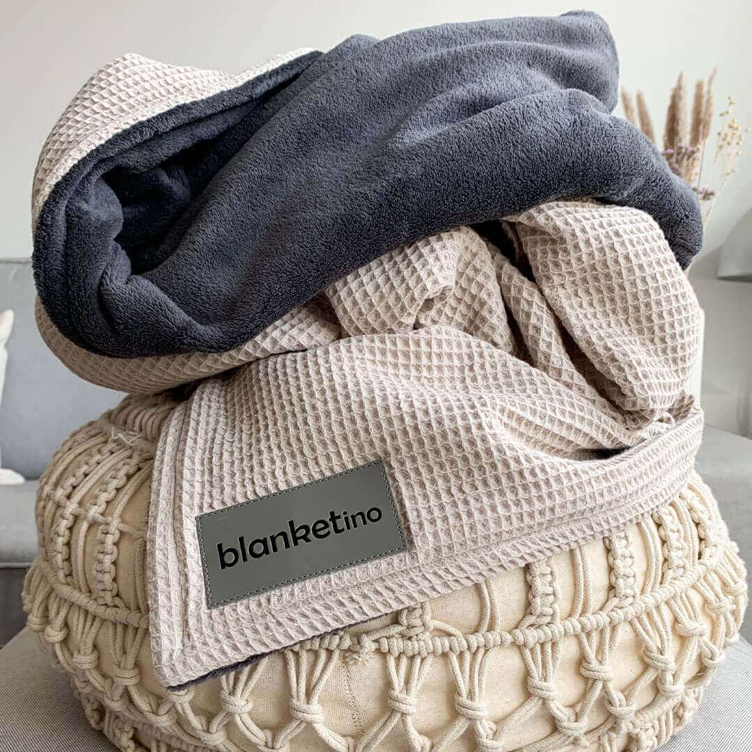 Kuscheldecke • Vollkommen • 210 x 145 cm • "Classic" • Creme • Stahlgrau