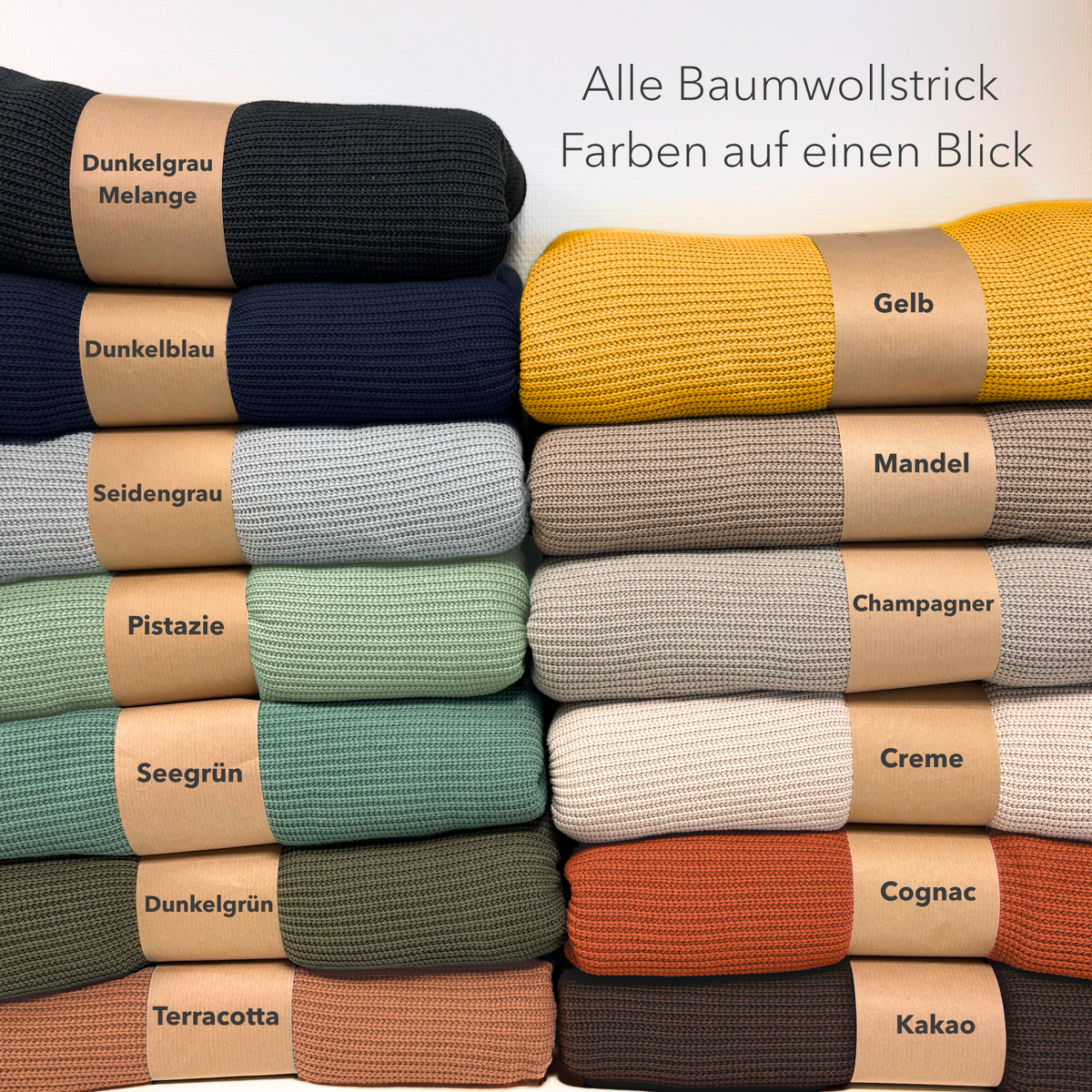 Weiche Baumwollstrick-Kuscheldecke in Creme von blanketino.de, zeigt die Textur und den gemütlichen Stoff.