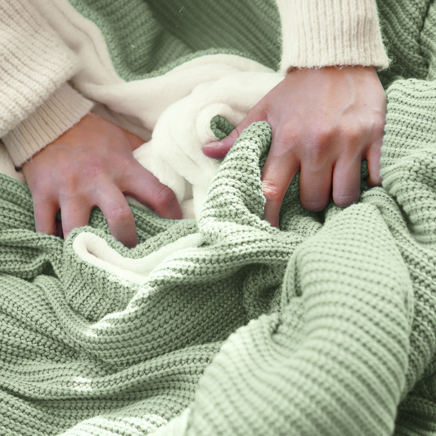 Kuscheldecke mit Baumwollstrick · Pistazie