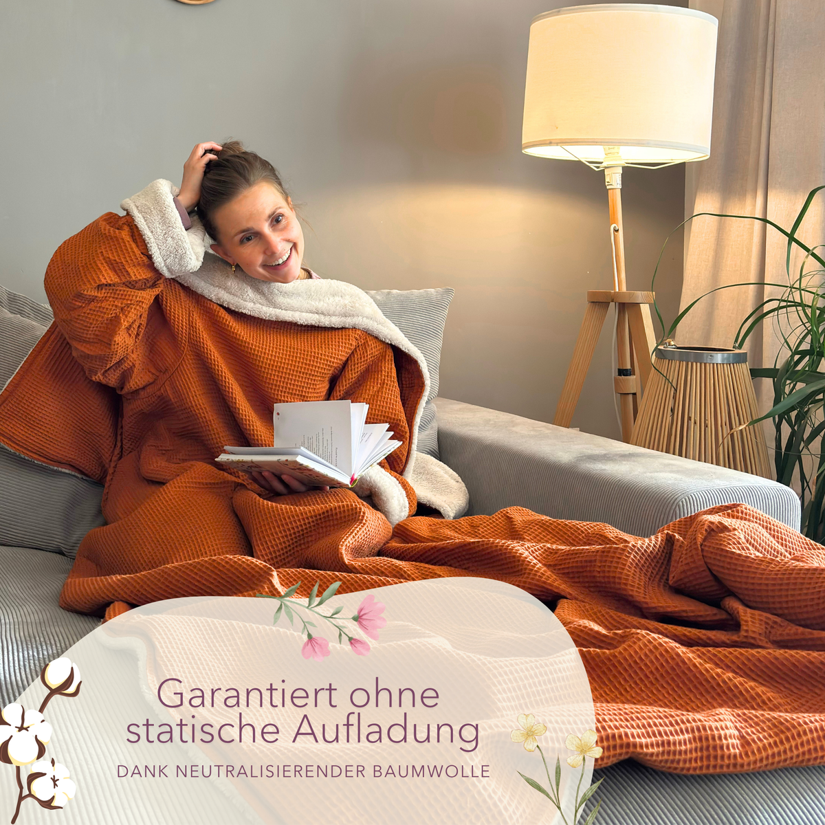 Kuscheldecke mit Ärmeln · Vollkommen · Cognac · Beige