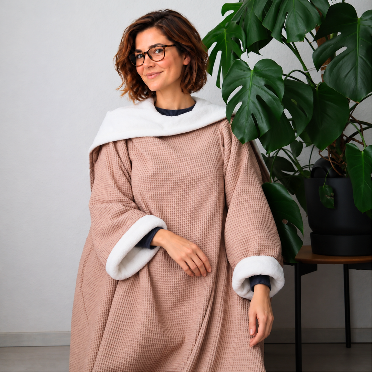 Kuscheldecke mit Ärmeln · Vollkommen · Latte Macchiato