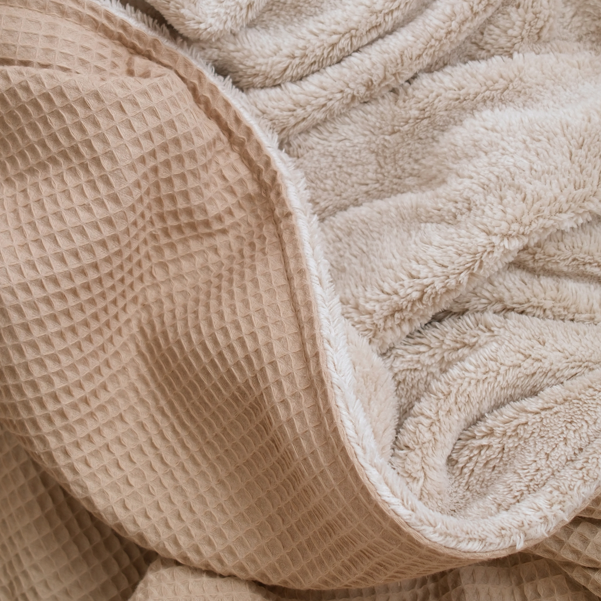 Kuscheldecke mit Ärmeln · Vollkommen · Cappuccino