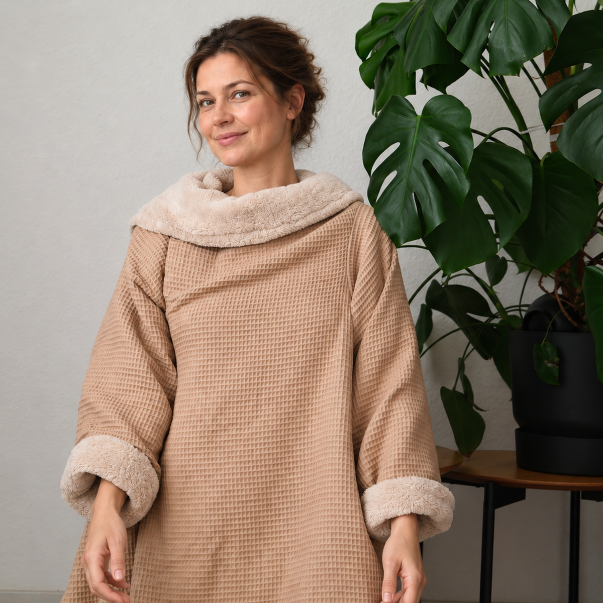 Kuscheldecke mit Ärmeln · Vollkommen · Cappuccino