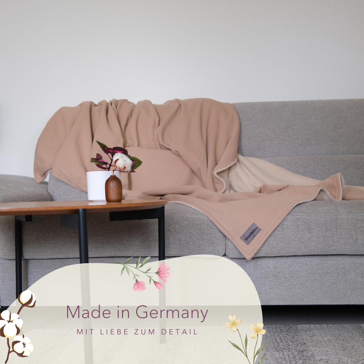 Cappuccino braune Baumwoll-Kuscheldecke von blanketino.de, weiche Sommerdecke für das Sofa, Made in Germany