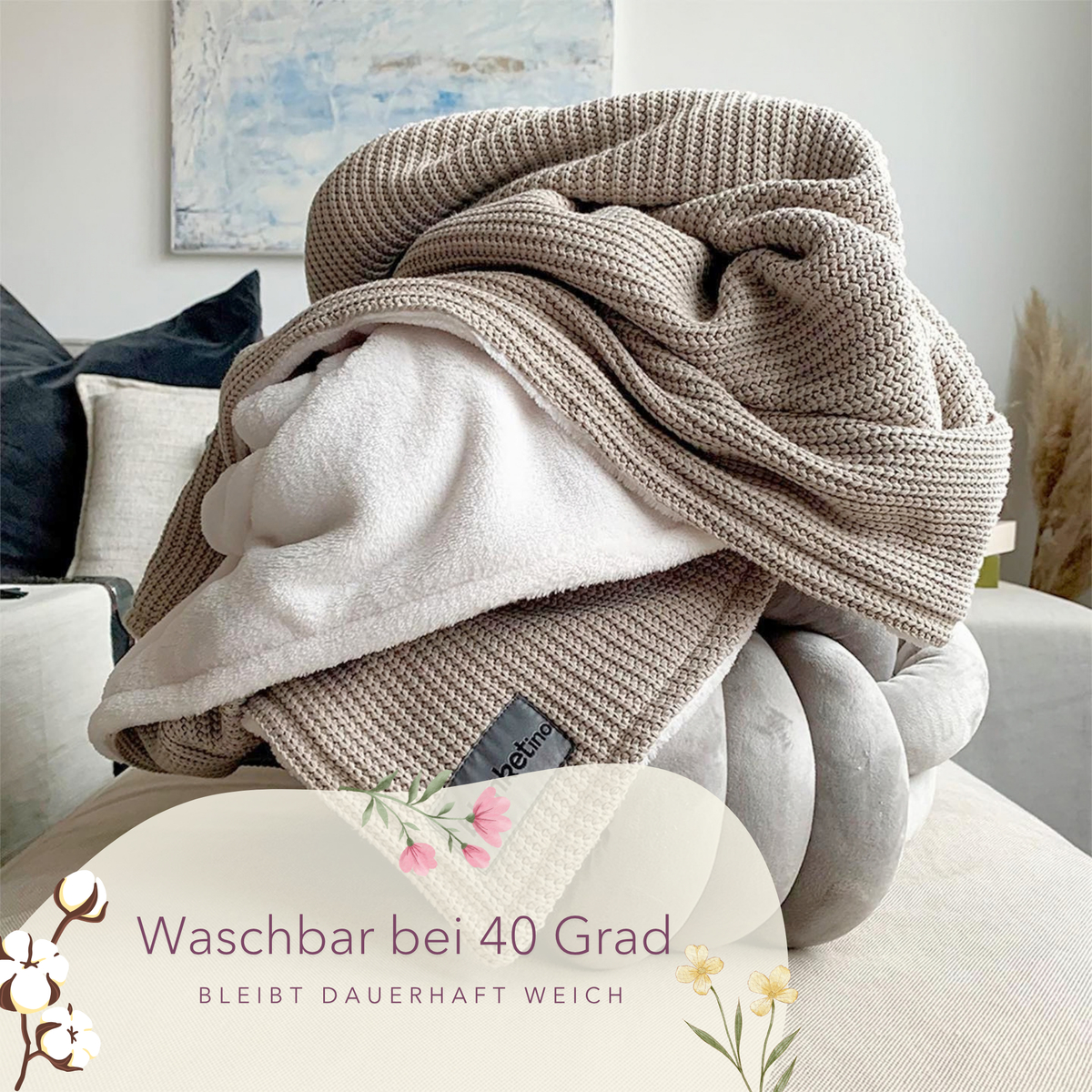Weiche Baumwollstrick-Kuscheldecke in Champagner von blanketino.de, ideal für gemütliche Abende und waschbar bei 40 Grad.
