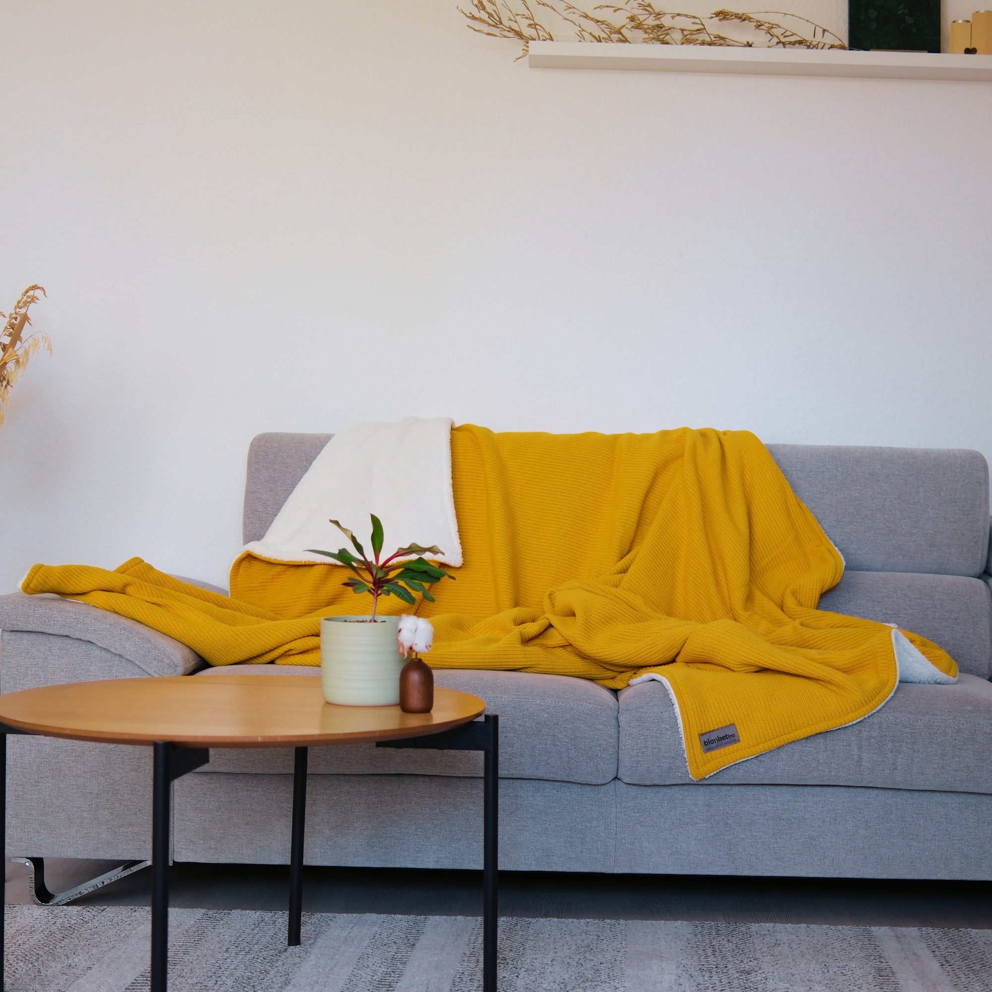 Kuscheldecke mit Baumwollstrick · Sonnengelb