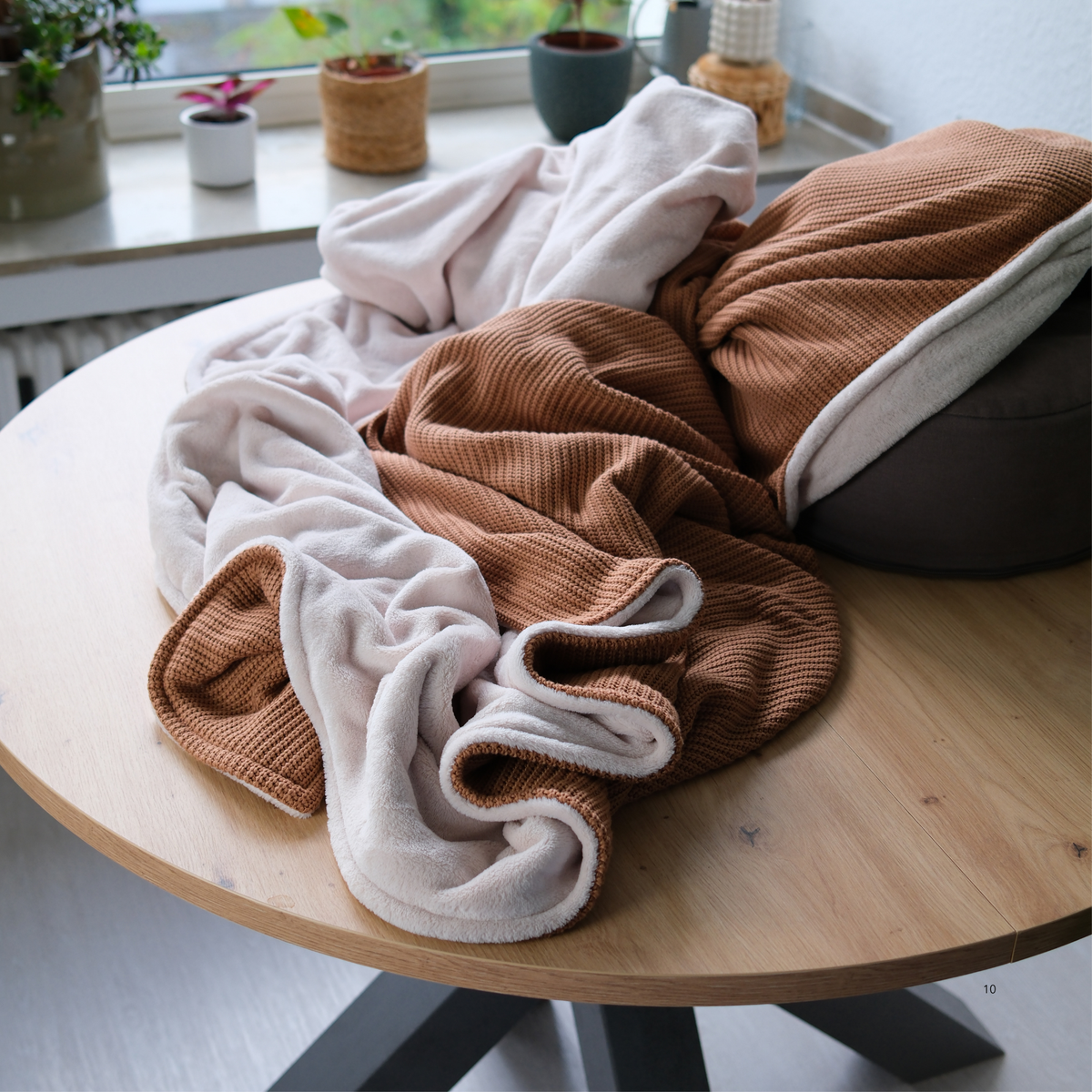 Kuscheldecke mit Baumwollstrick · Terracotta · Beige