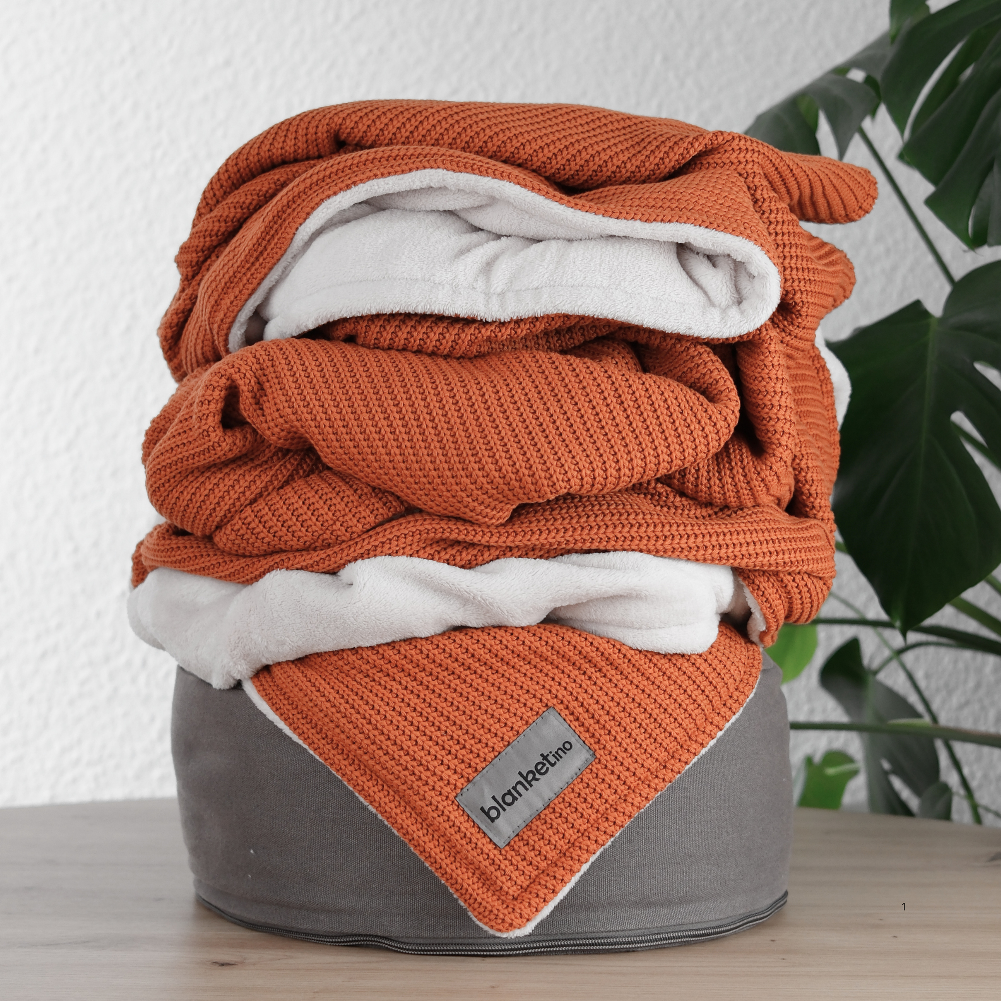 Kuscheldecke mit Baumwollstrick · Cognac·Beige