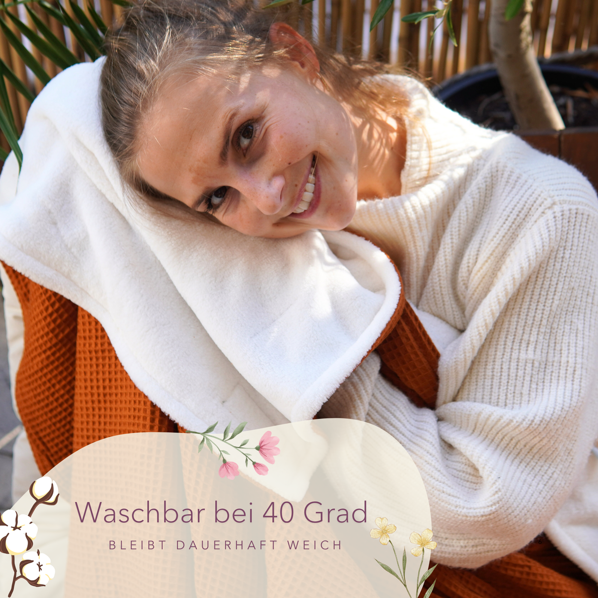 Weiche Kuscheldecke "Vollkommen" von blanketino.de in Cognac und Beige, waschbar bei 40 Grad, ideal zum warm einmummeln.