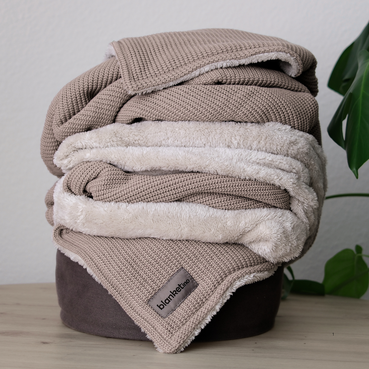 Kuscheldecke mit Baumwollstrick · Mandel-Beige