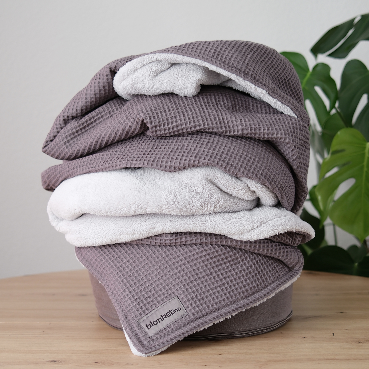 Kuscheldecke "Vollkommen" Grau · Gletschergrau